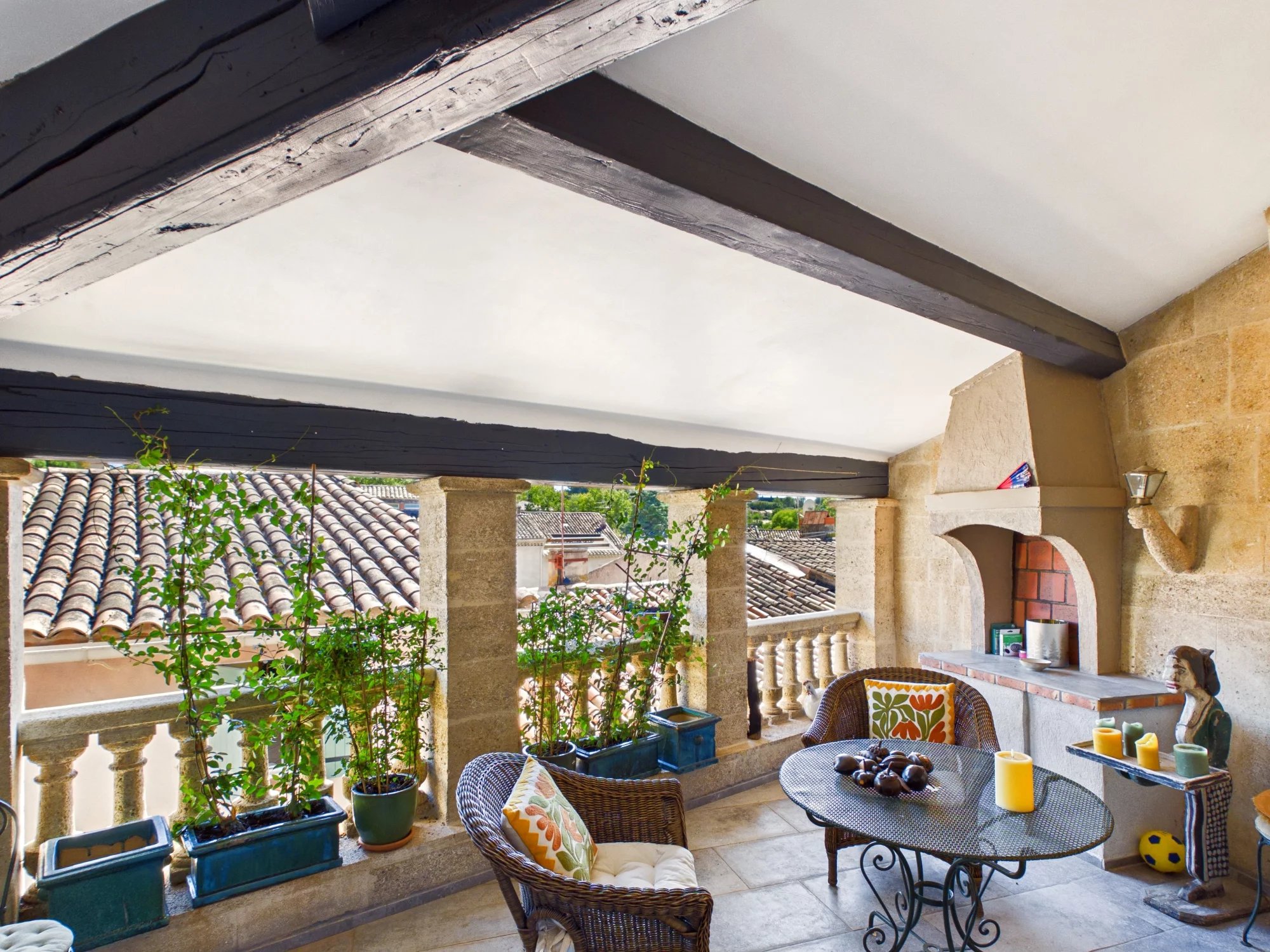 In the heart of Lambesc – renovated 5 room village house with terrace, garage and cellar, Provence-Alpes-Côte d’Azur – France – BVI87196
