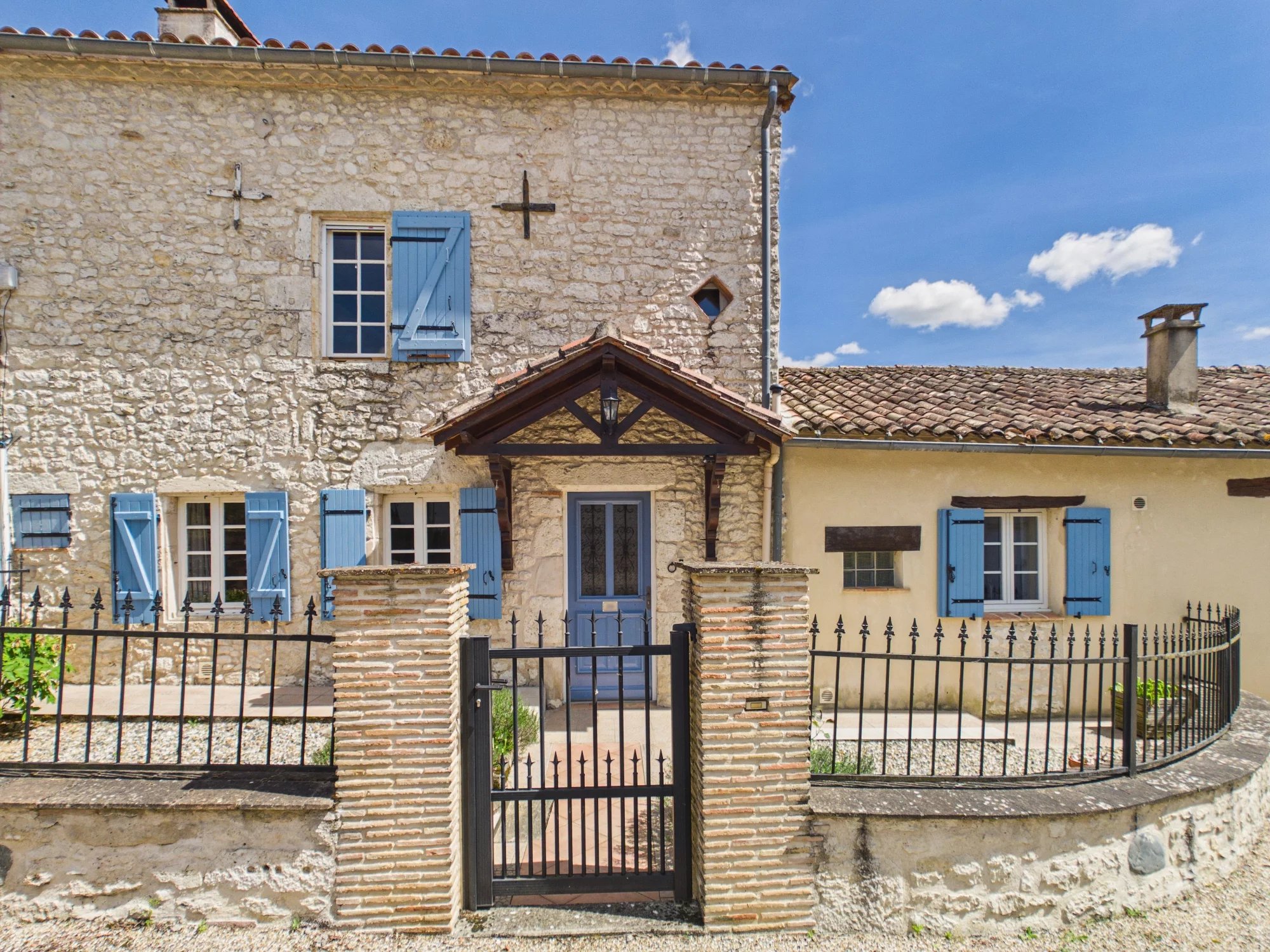 Characterful 3-bedroom stone house with garden close to Duras, Aquitaine – France – BVI70056