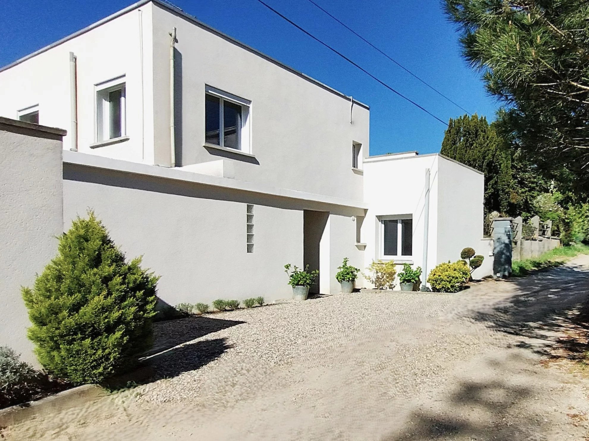 Modern Home with Pool in a Quiet Setting – Miramont-de-Guyenne, Aquitaine – France – BVI84216
