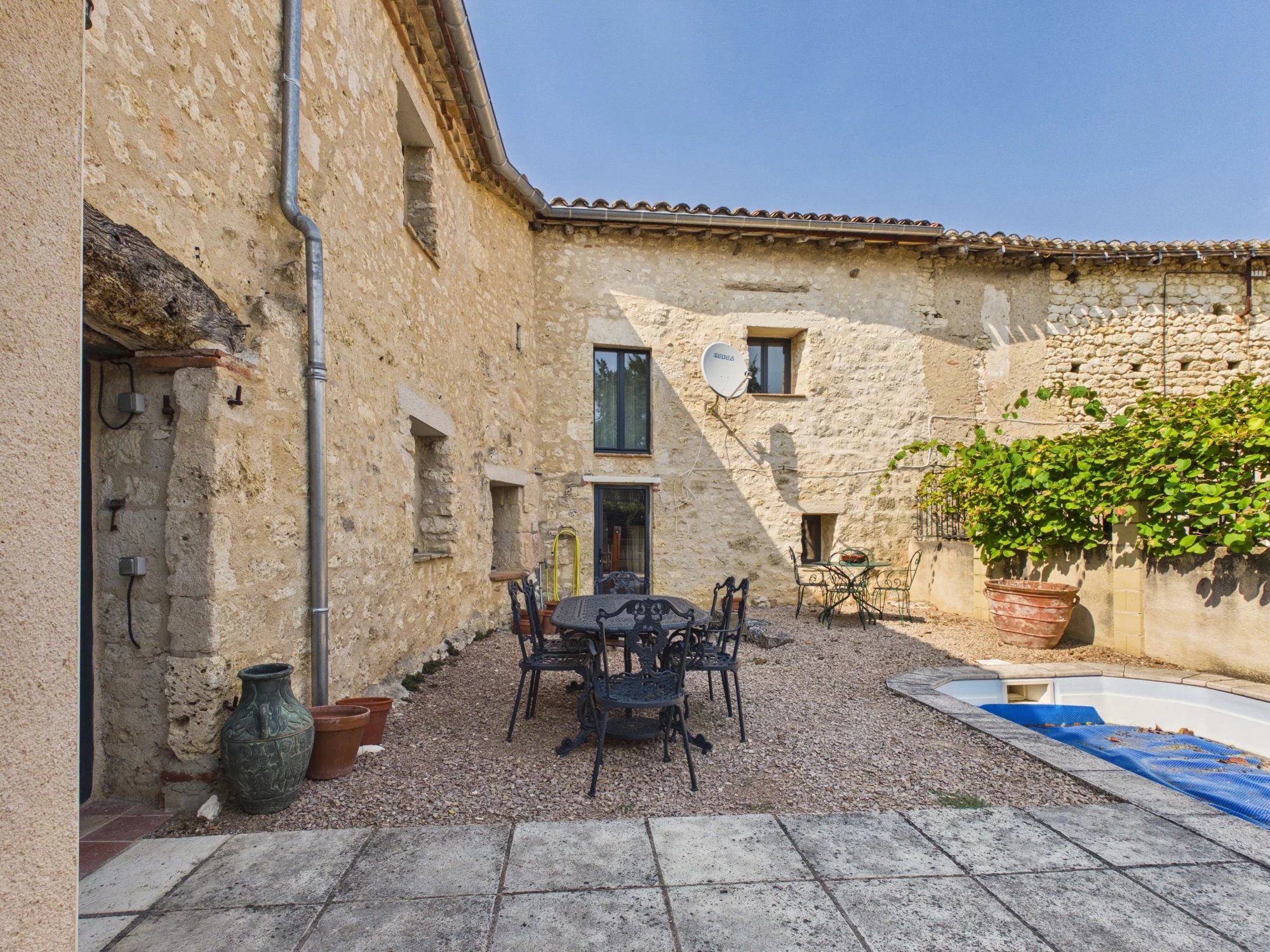 4 bedroom, 4 bath/shower, 5 toilet versatile renovated stone house with unobstructed bird’s-eye countryside views., Midi-Pyrénées – France – BVI86358