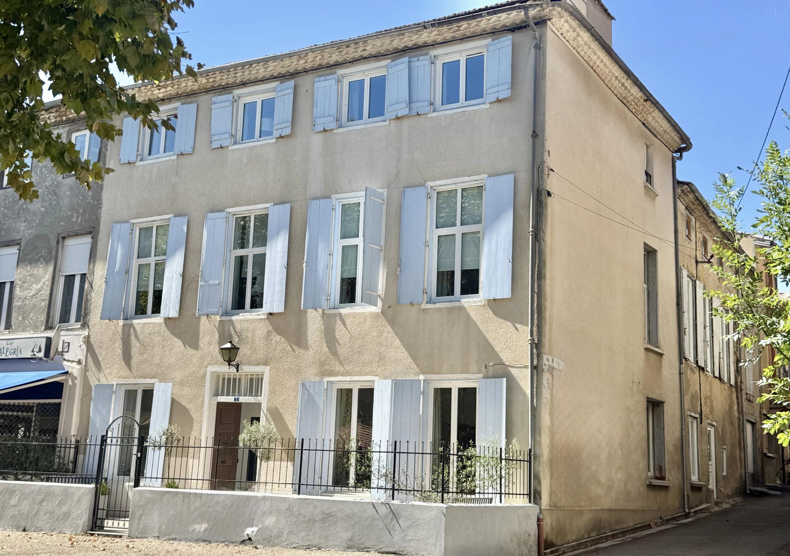 Handsome 18th century home in heart of the village, Midi-Pyrénées – France – BVI85781