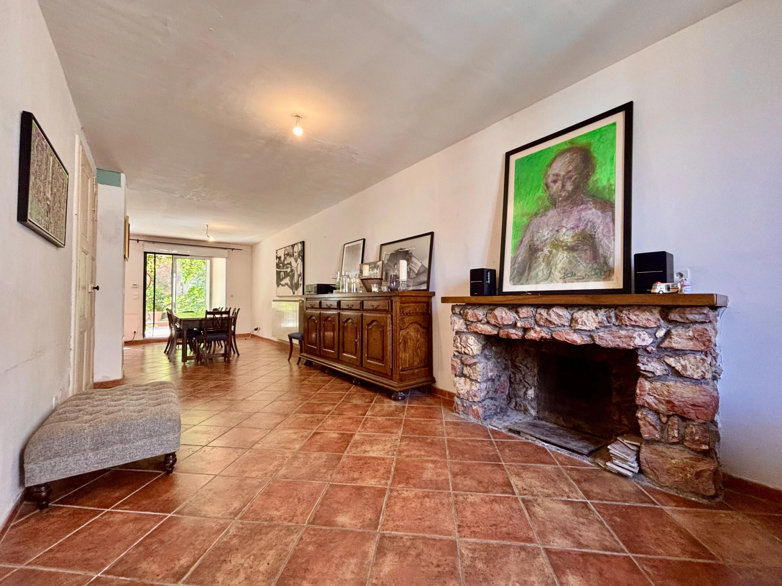 Stylish Manor House with Character, Space and Courtyard Gardens, Languedoc-Roussillon – France – BVI87136
