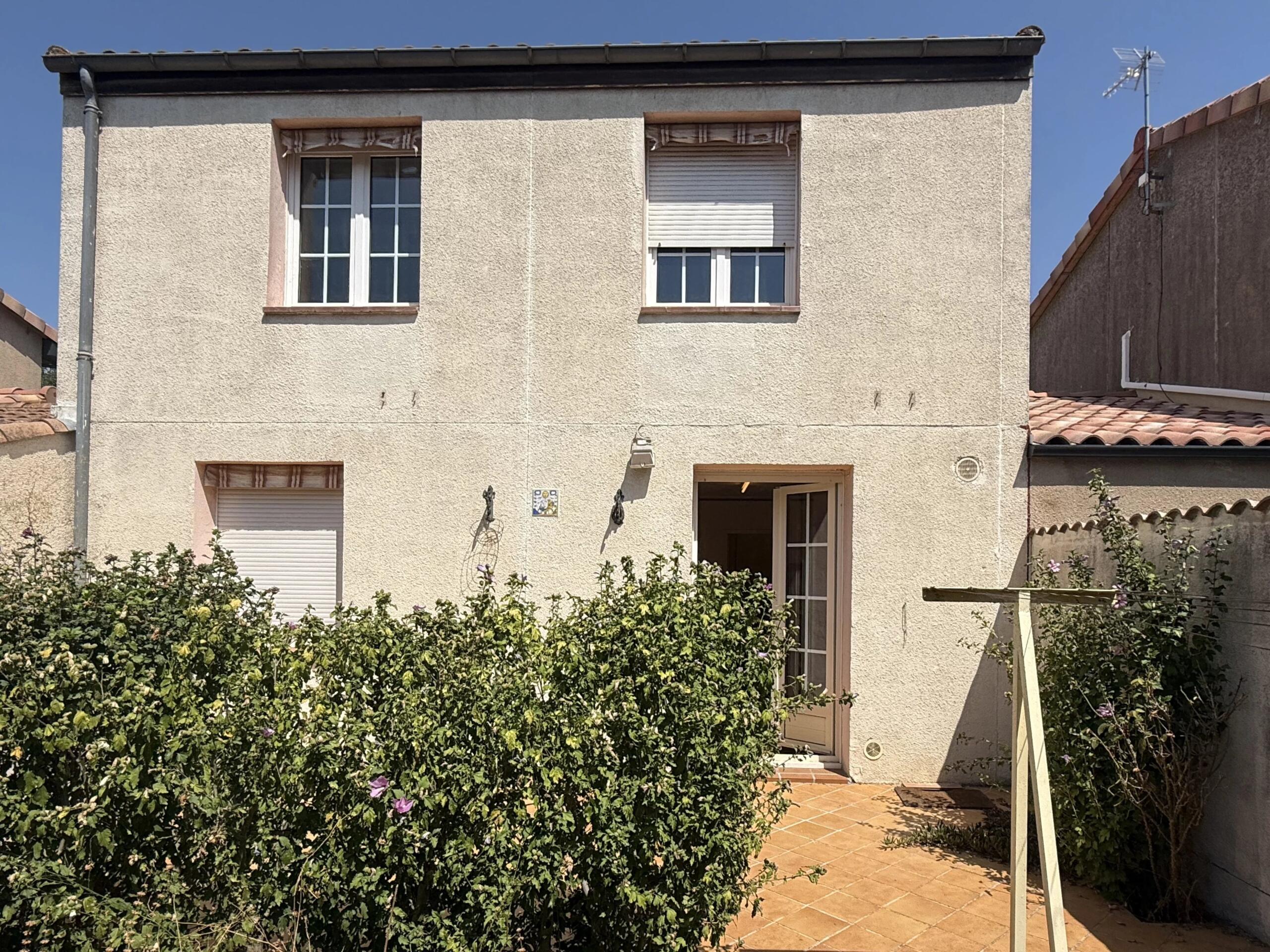 3 bedroom house with garden in residential area, Languedoc-Roussillon – France – BVI86918
