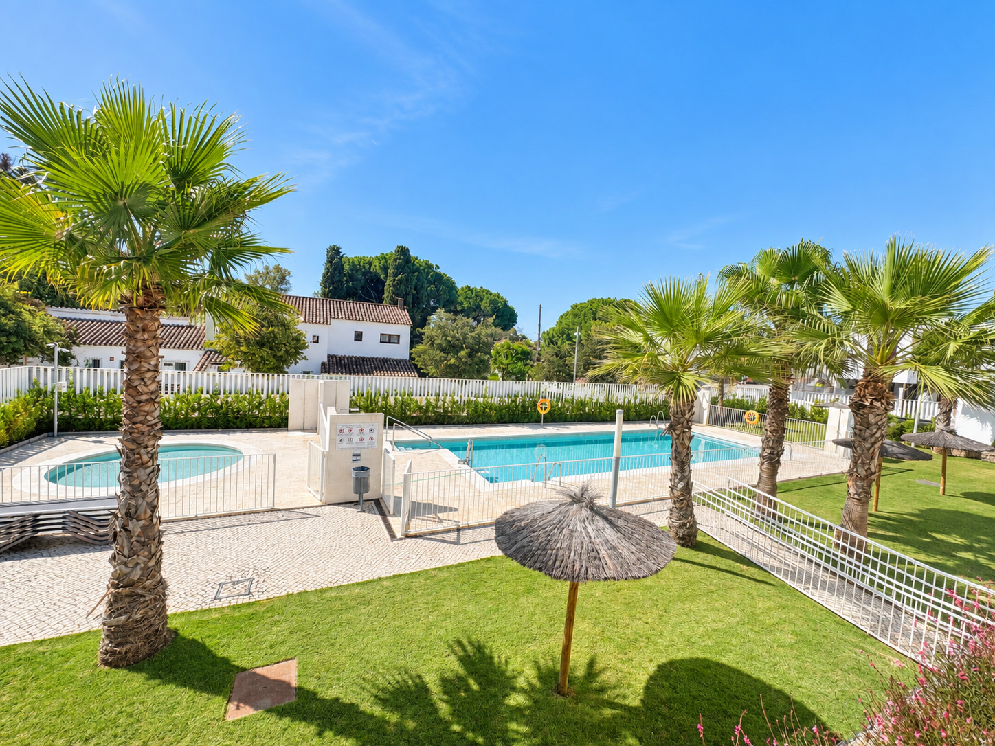 3 bedroom Apartment in Marbella, Malaga, Spain – 428-05664P
