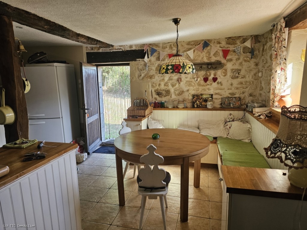 2 bedroom House in Champagne-Mouton, France – r7531