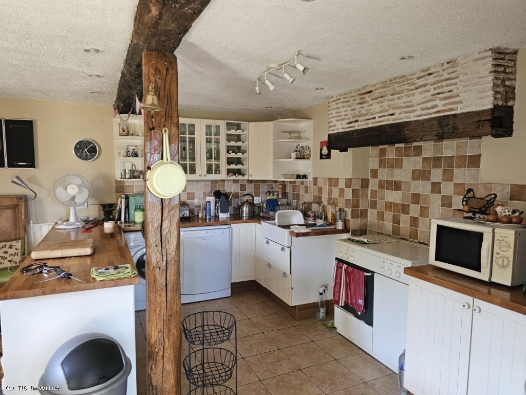 2 bedroom House in Champagne-Mouton, France – r7531
