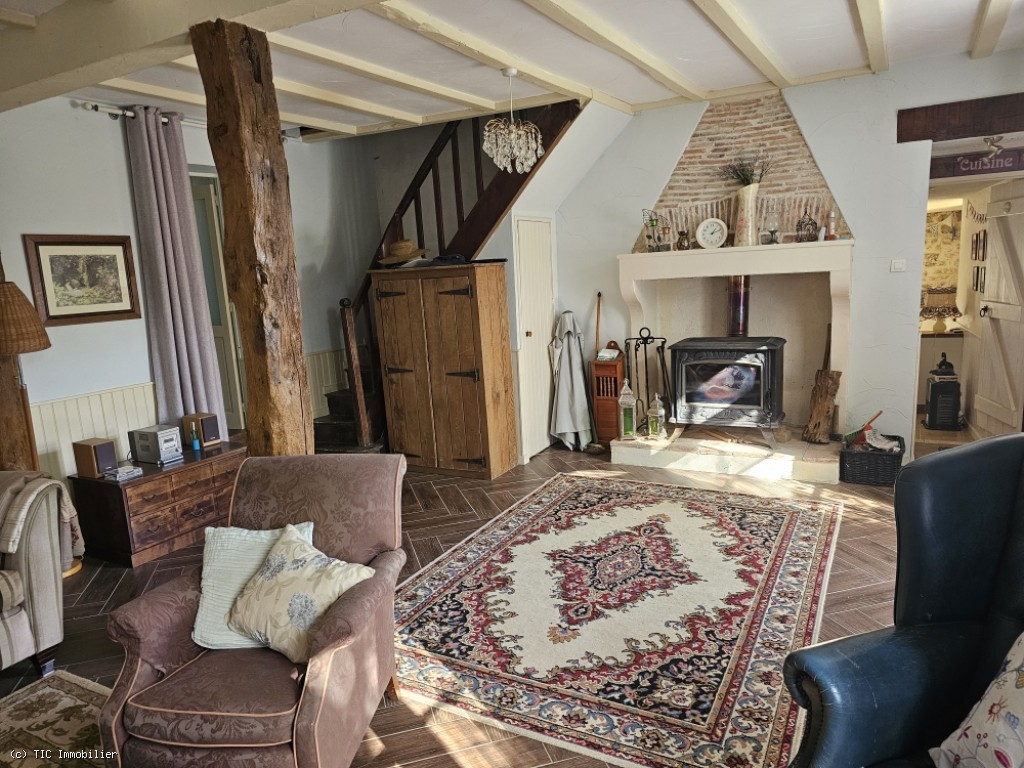 2 bedroom House in Champagne-Mouton, France – r7531