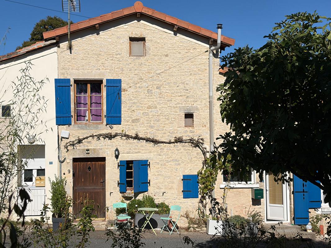 1 bedroom maison in Champagne Mouton, Charente, France
