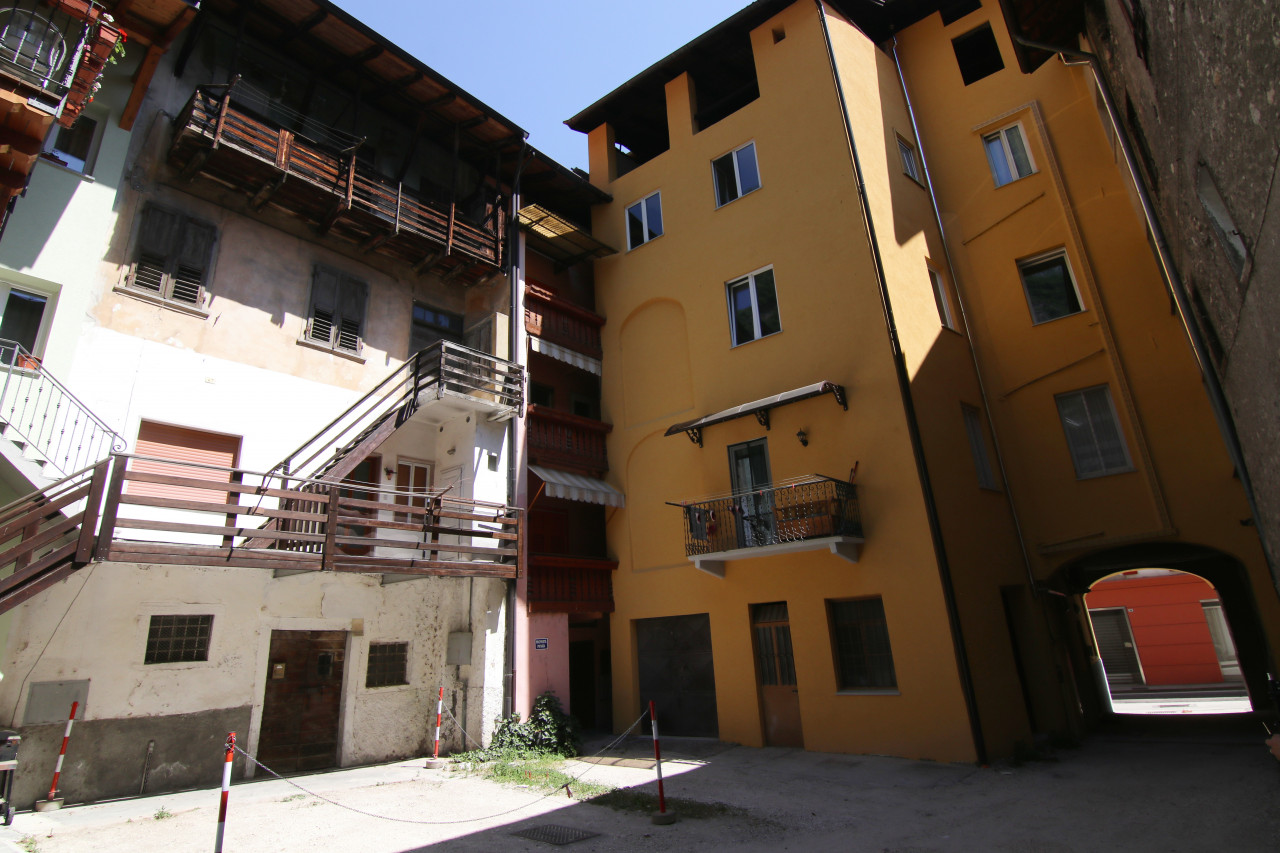Mezzolombardo, the right place to stay together – V003263