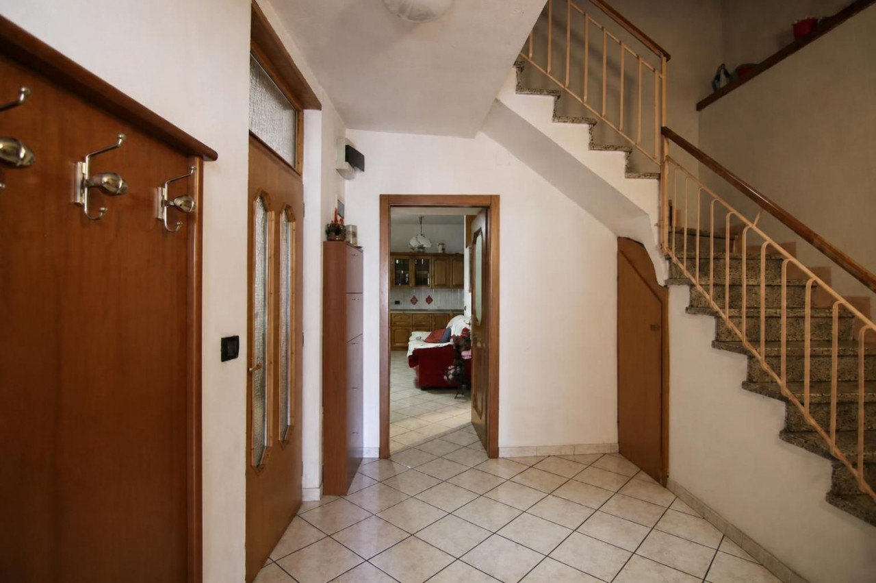 Mezzolombardo, the right place to stay together – V003263