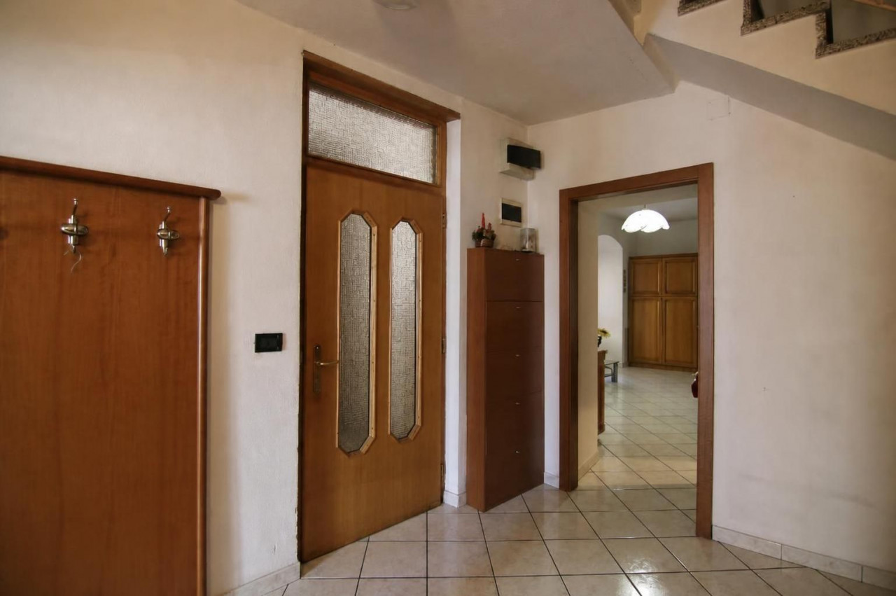 Mezzolombardo, the right place to stay together – V003263