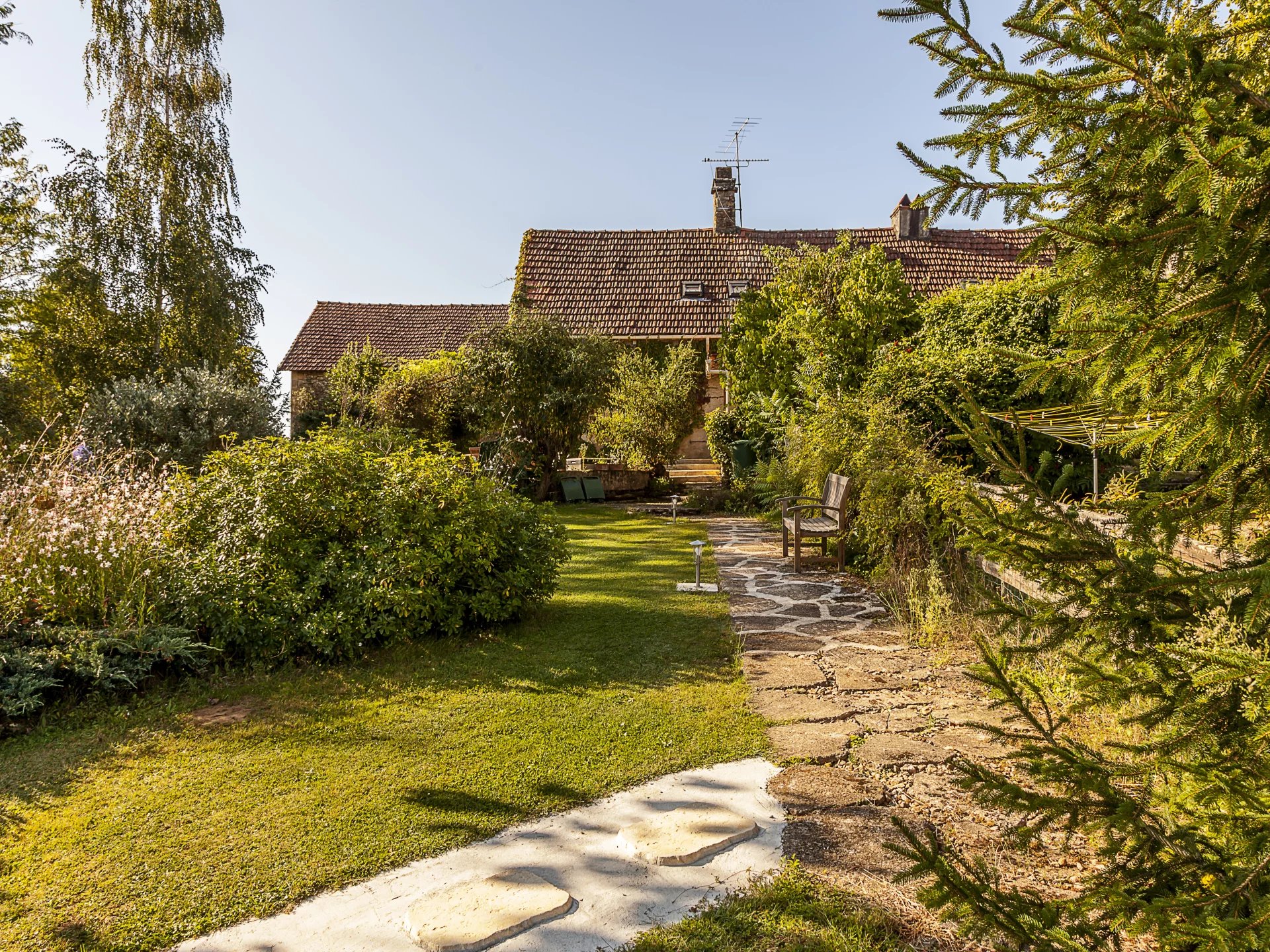 Versatile Dordogne gîte complex with three independent houses, pool and jacuzzi near Sarlat and St-Cyprien, Nouvelle-Aquitaine – France – BVI72952