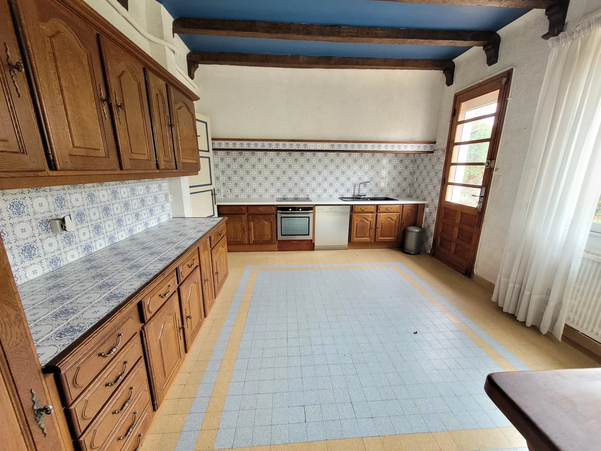 Spacious family house with independant garage, Nouvelle-Aquitaine – France – BVI67482