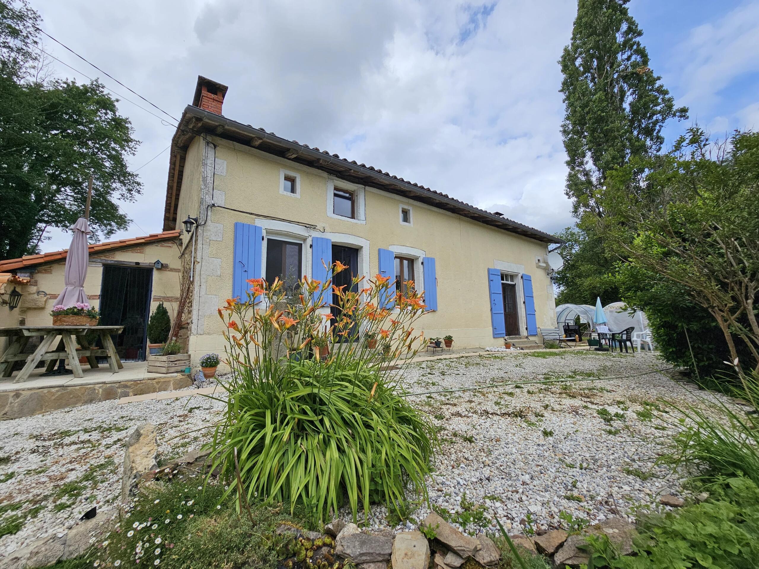 Cottage Retreat with Pool, Woodland and Peaceful Hamlet Setting, Nouvelle-Aquitaine – France – BVI76280