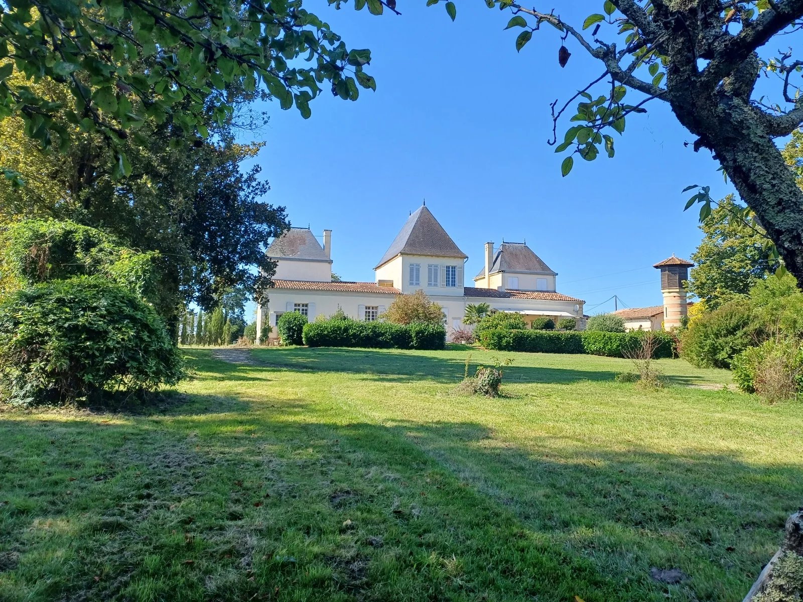 Château with its own vineyard in the Médoc!, Nouvelle-Aquitaine – France – BVI72290
