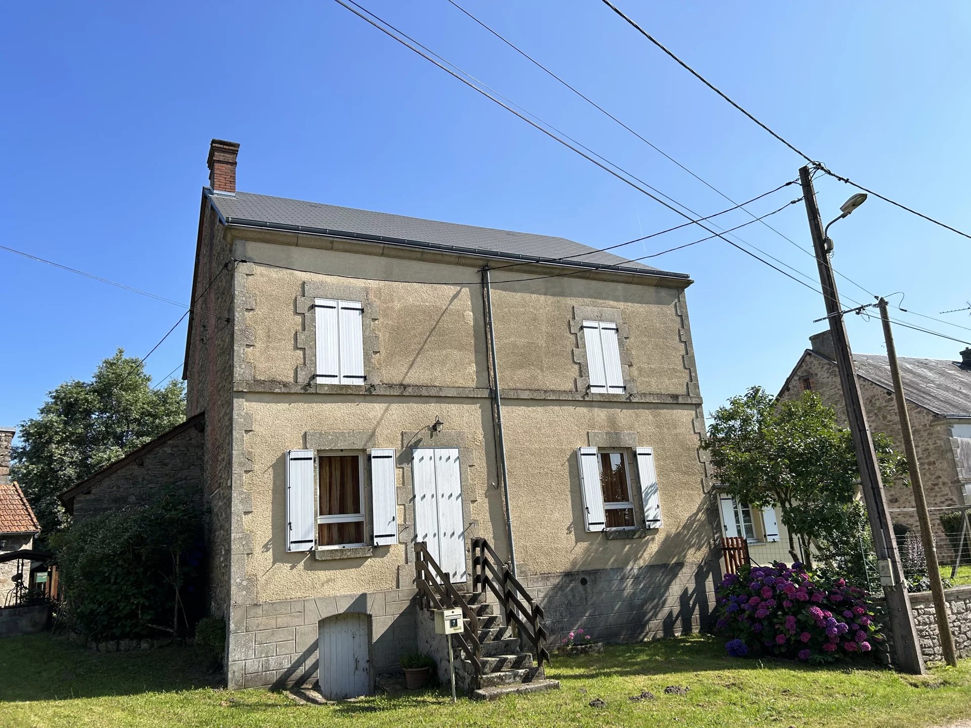 Detached 3-bed house with garden and garage in a pretty hamlet, Nouvelle-Aquitaine – France – BVI76290