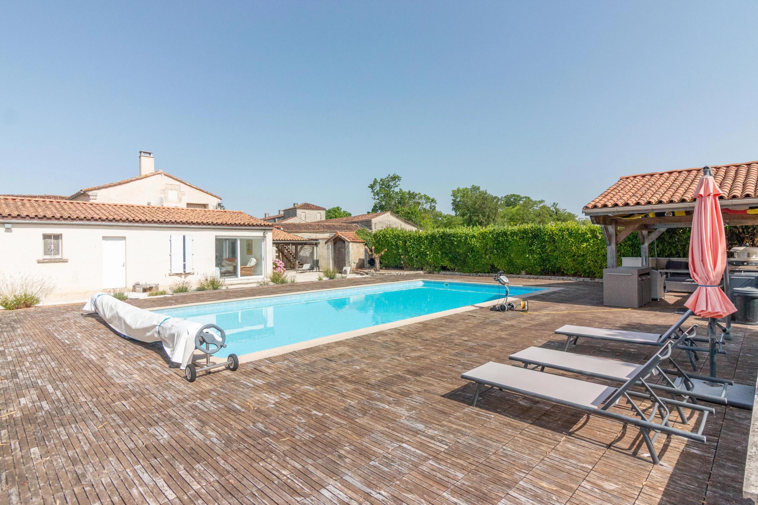 Character Charentaise with Pool, 280m² of Outbuildings and Conversion Potential, Nouvelle-Aquitaine – France – BVI82955