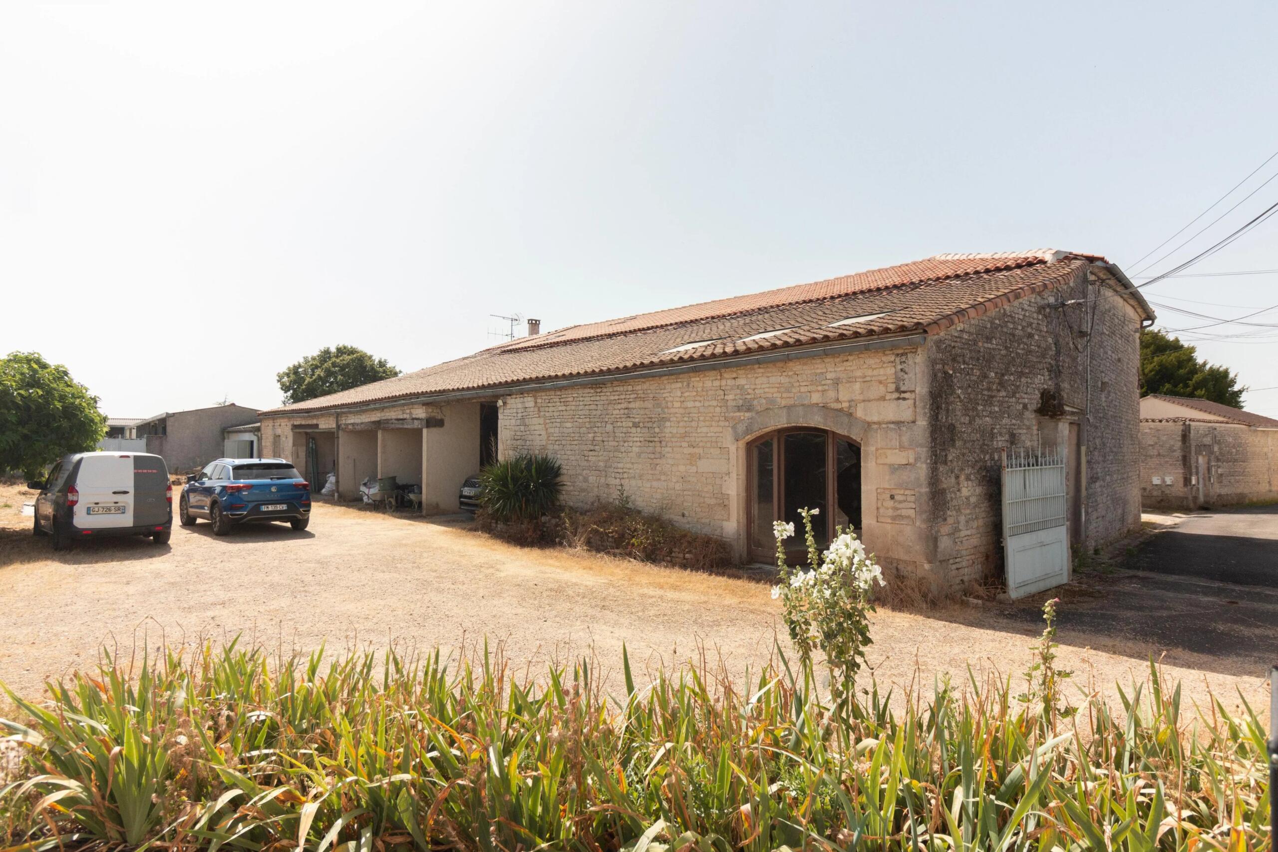 Character Charentaise with Pool, 280m² of Outbuildings and Conversion Potential, Nouvelle-Aquitaine – France – BVI82955