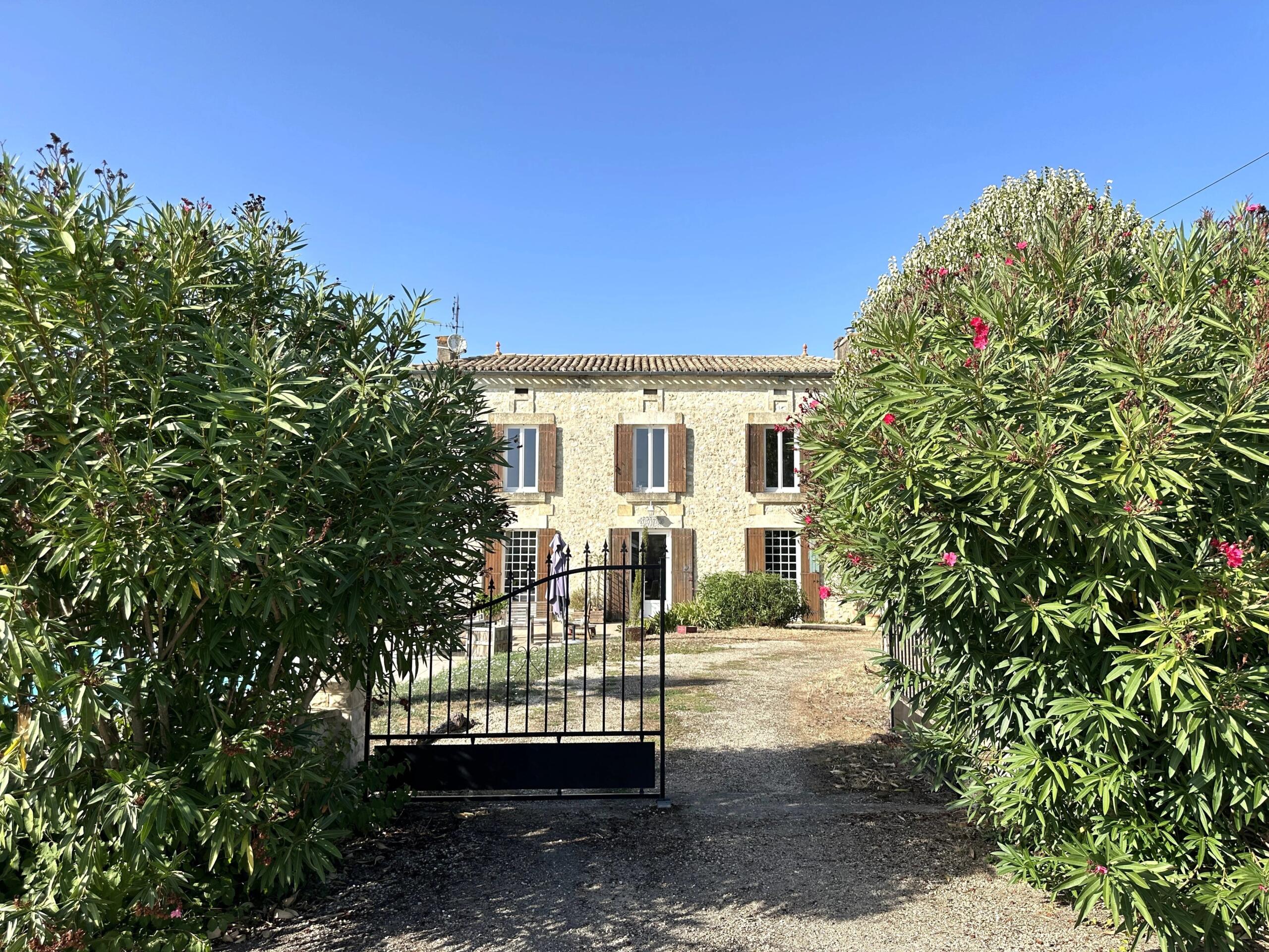Charming 5-Bedroom Stone Property with Pool near Sainte-Foy-la-Grande, Nouvelle-Aquitaine – France – BVI84647