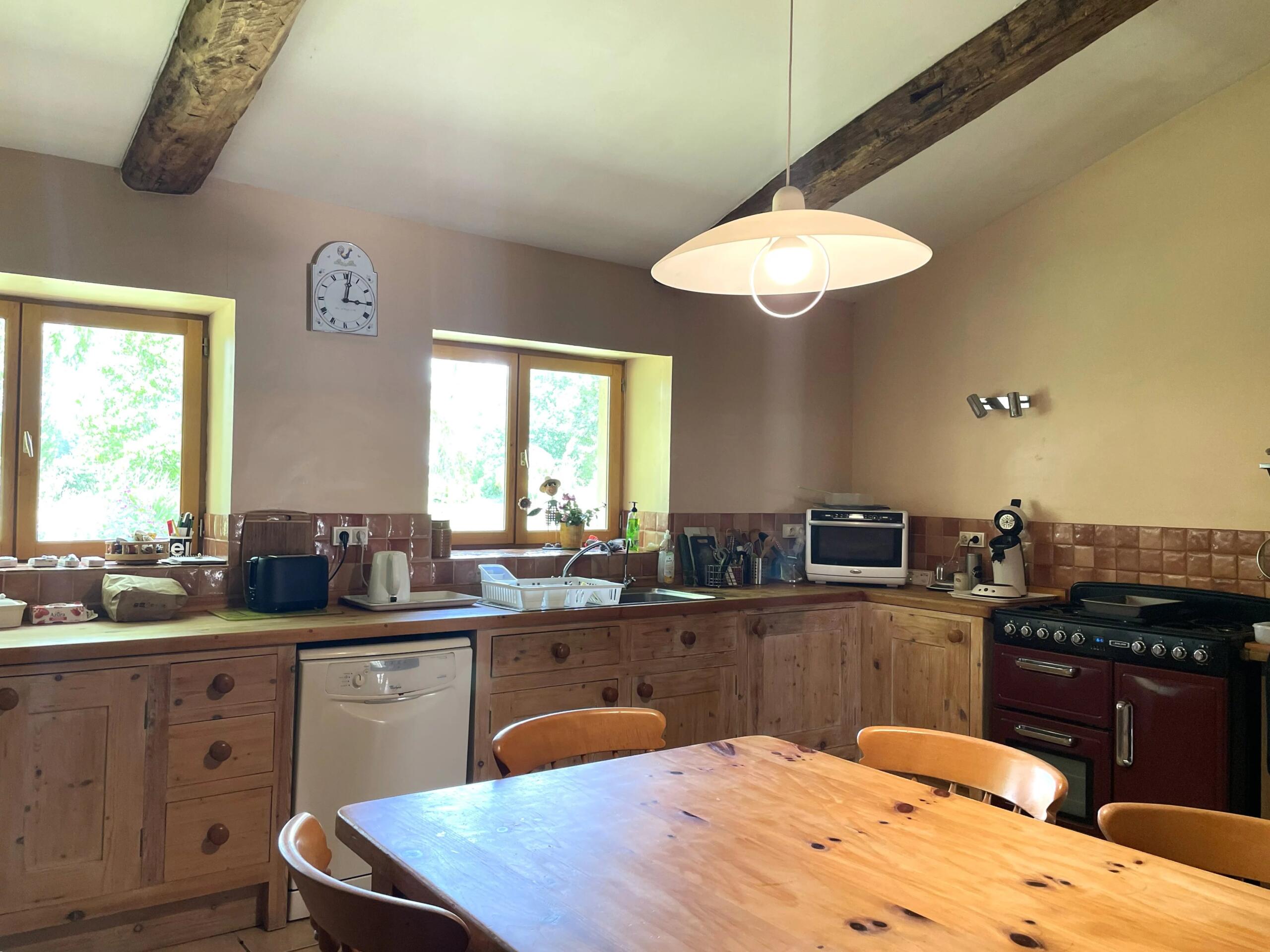 Characterful Charentaise with Swimming Pool, Pond and Mature Parkland, Nouvelle-Aquitaine – France – BVI85979