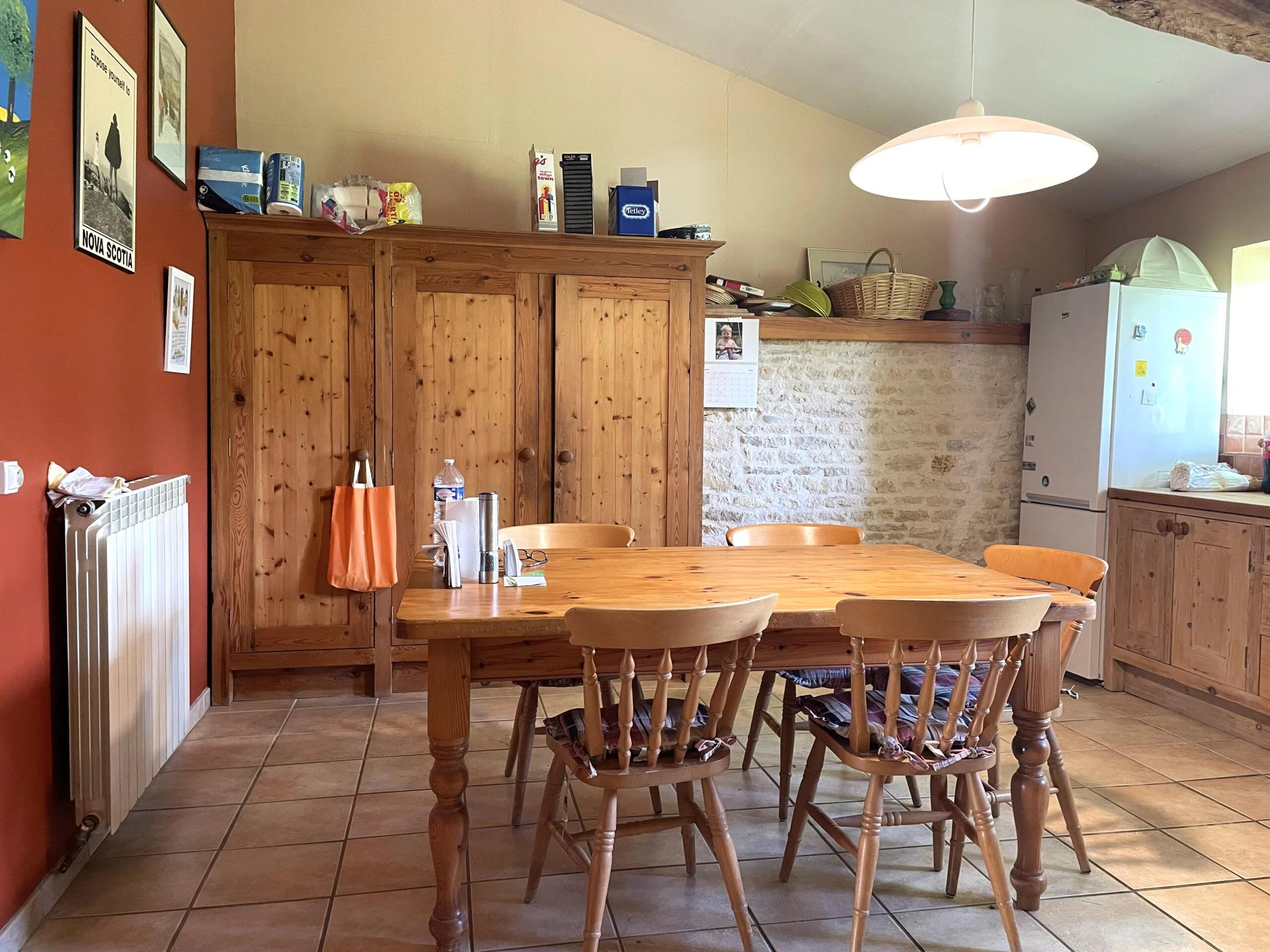 Characterful Charentaise with Swimming Pool, Pond and Mature Parkland, Nouvelle-Aquitaine – France – BVI85979