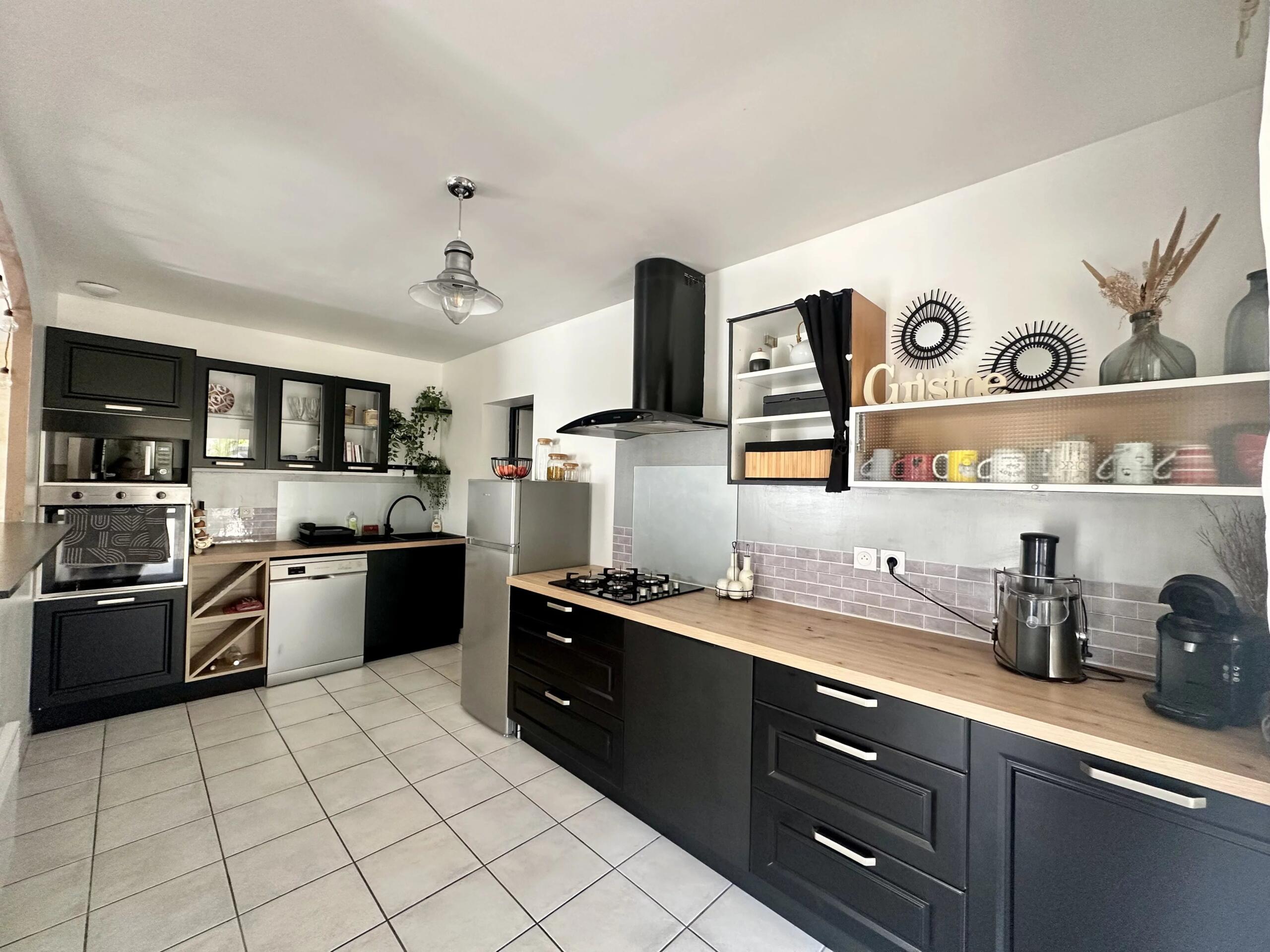5 bedroom house with garage and pool in Bergerac, Nouvelle-Aquitaine – France – BVI86224
