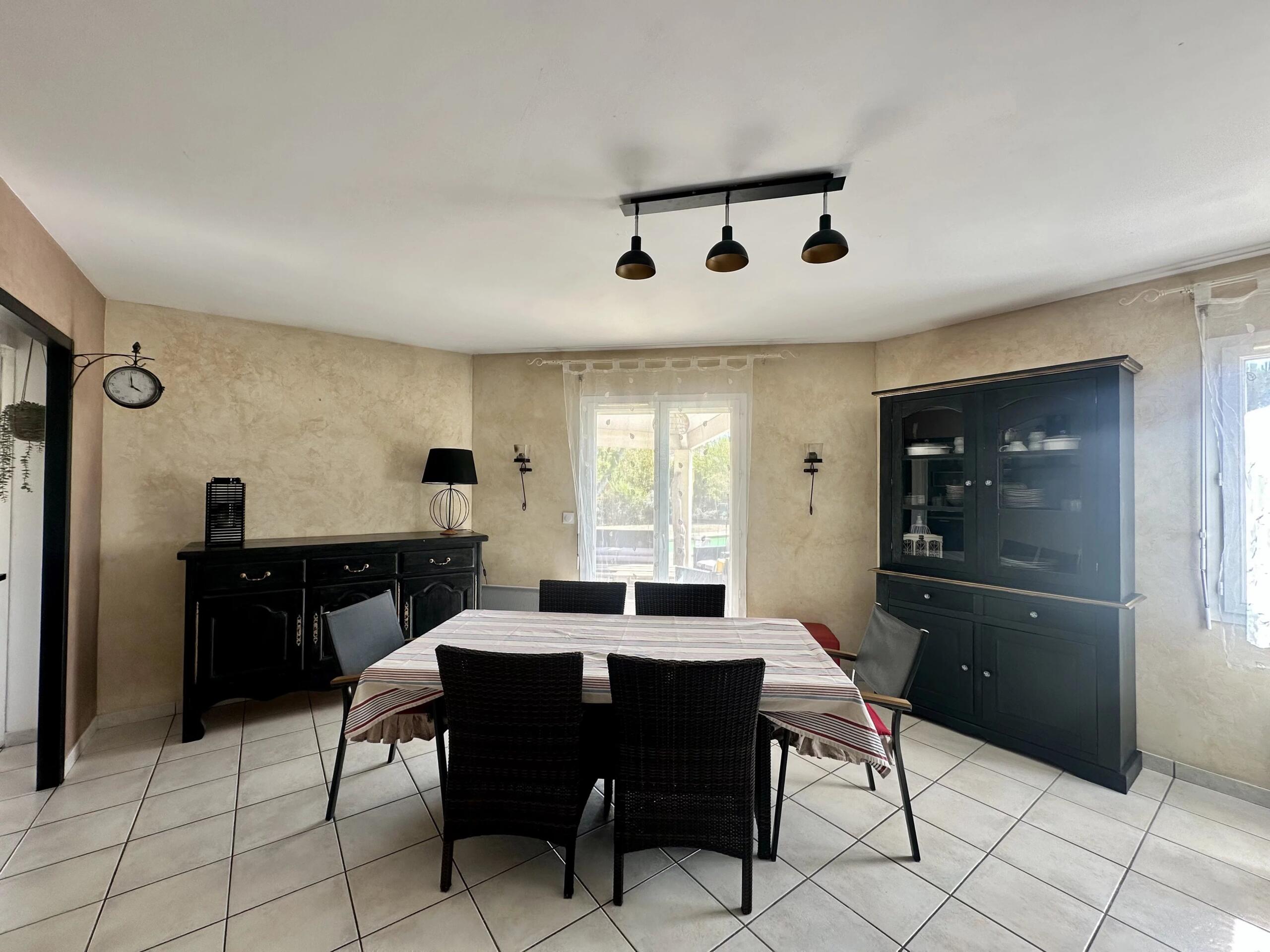 5 bedroom house with garage and pool in Bergerac, Nouvelle-Aquitaine – France – BVI86224