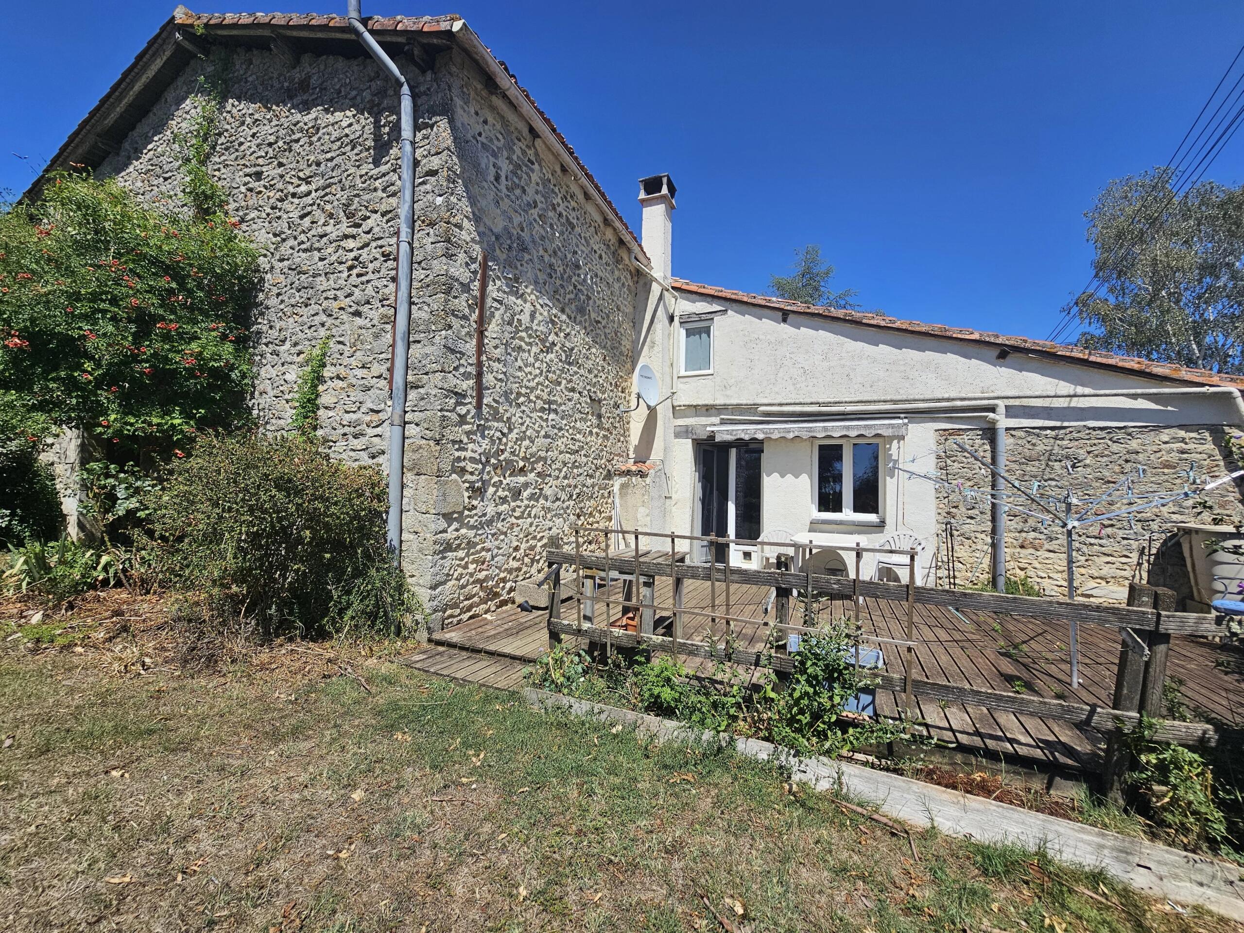 Detached Hamlet Home with Attached Barn and Excellent Potential, Nouvelle-Aquitaine – France – BVI86502