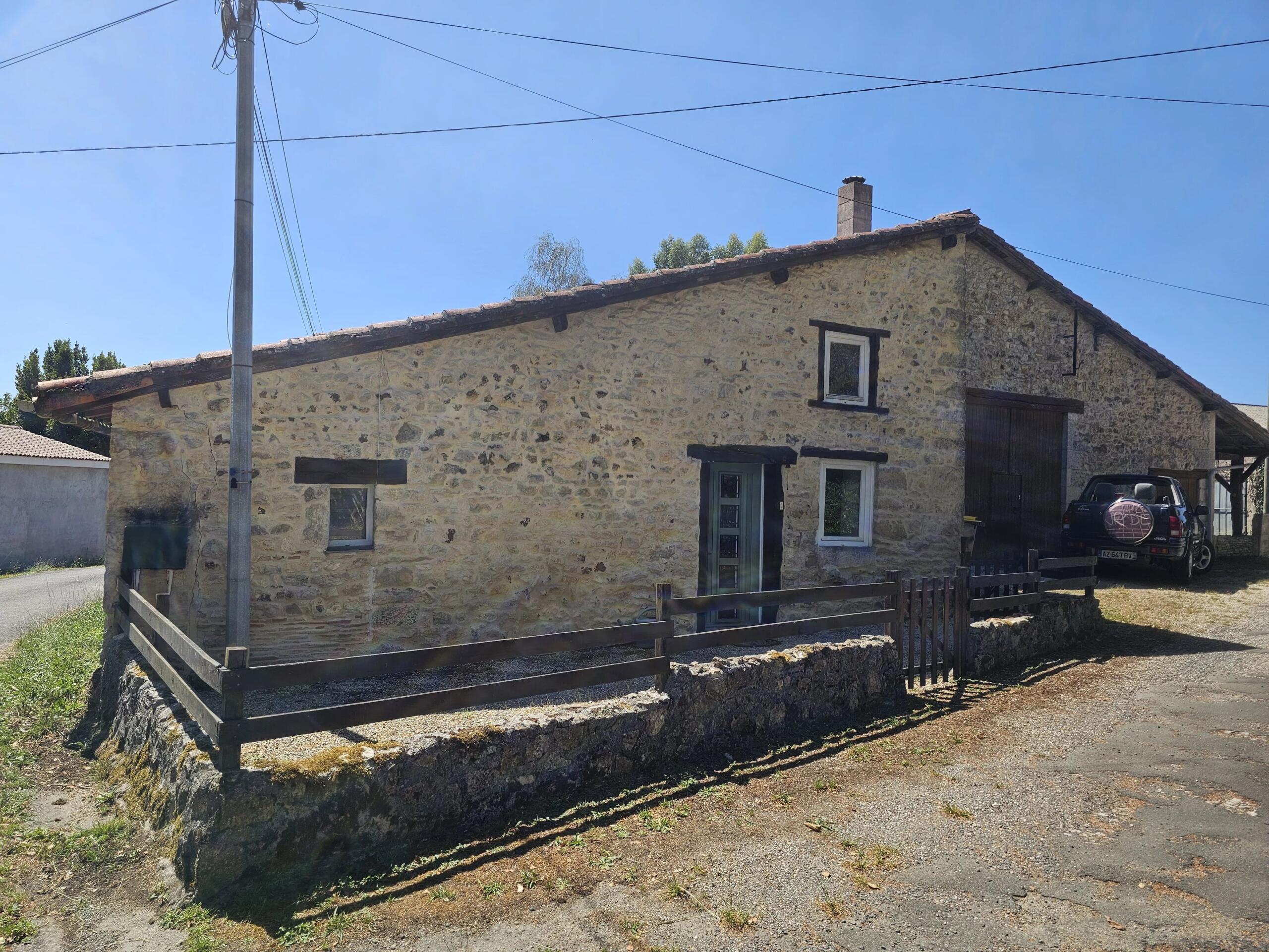 Detached Hamlet Home with Attached Barn and Excellent Potential, Nouvelle-Aquitaine – France – BVI86502