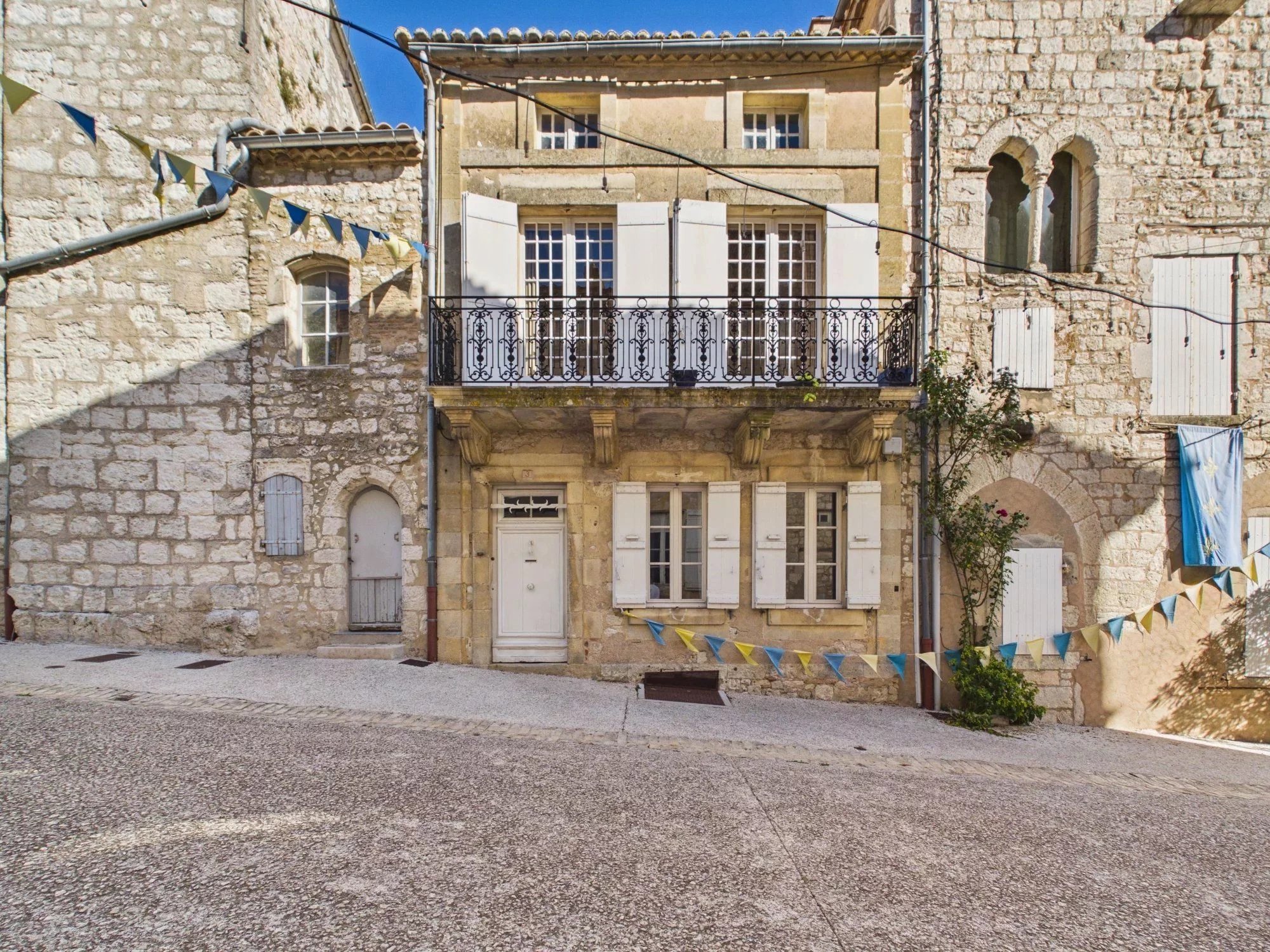 Character property in the heart of the charming village of Monflanquin, Nouvelle-Aquitaine – France – BVI86804