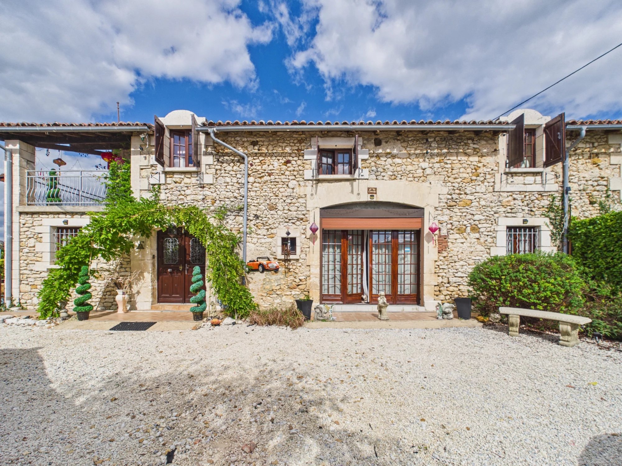 Spacious 5 bedroom village property in good order throughout, Nouvelle-Aquitaine – France – BVI86911