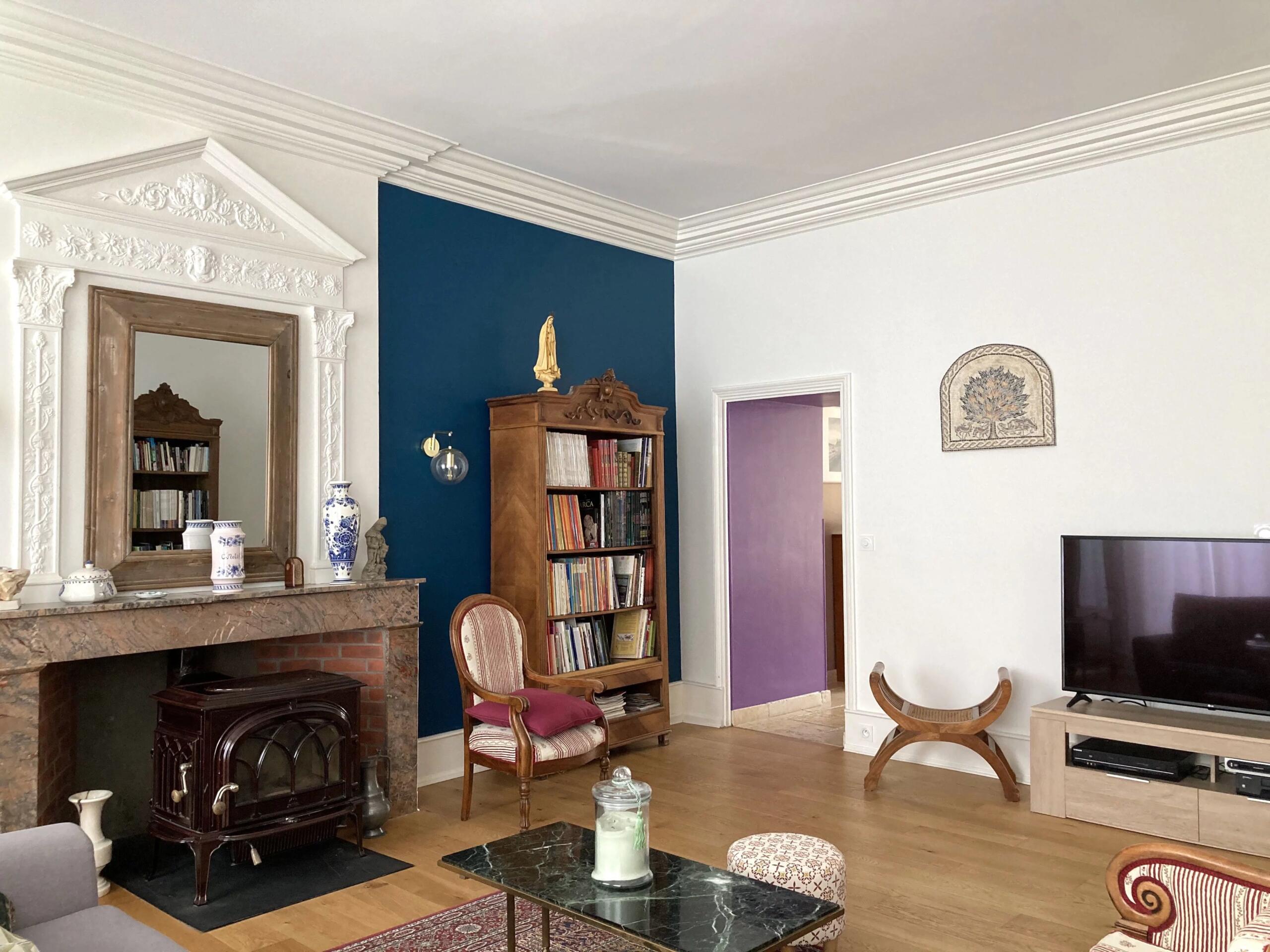 Superbly-presented stone town house with courtyard and garage, Nouvelle-Aquitaine – France – BVI86973