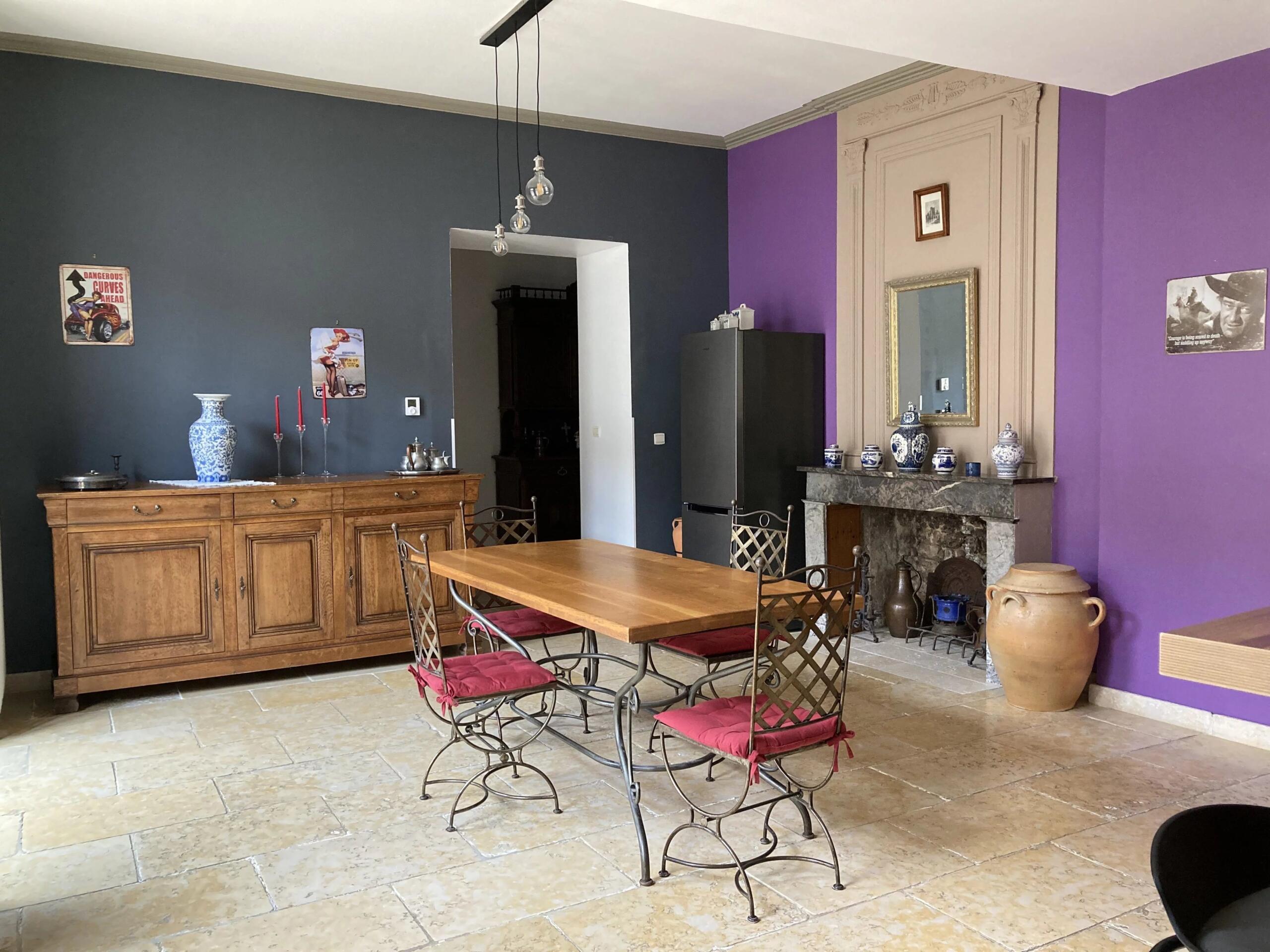 Superbly-presented stone town house with courtyard and garage, Nouvelle-Aquitaine – France – BVI86973
