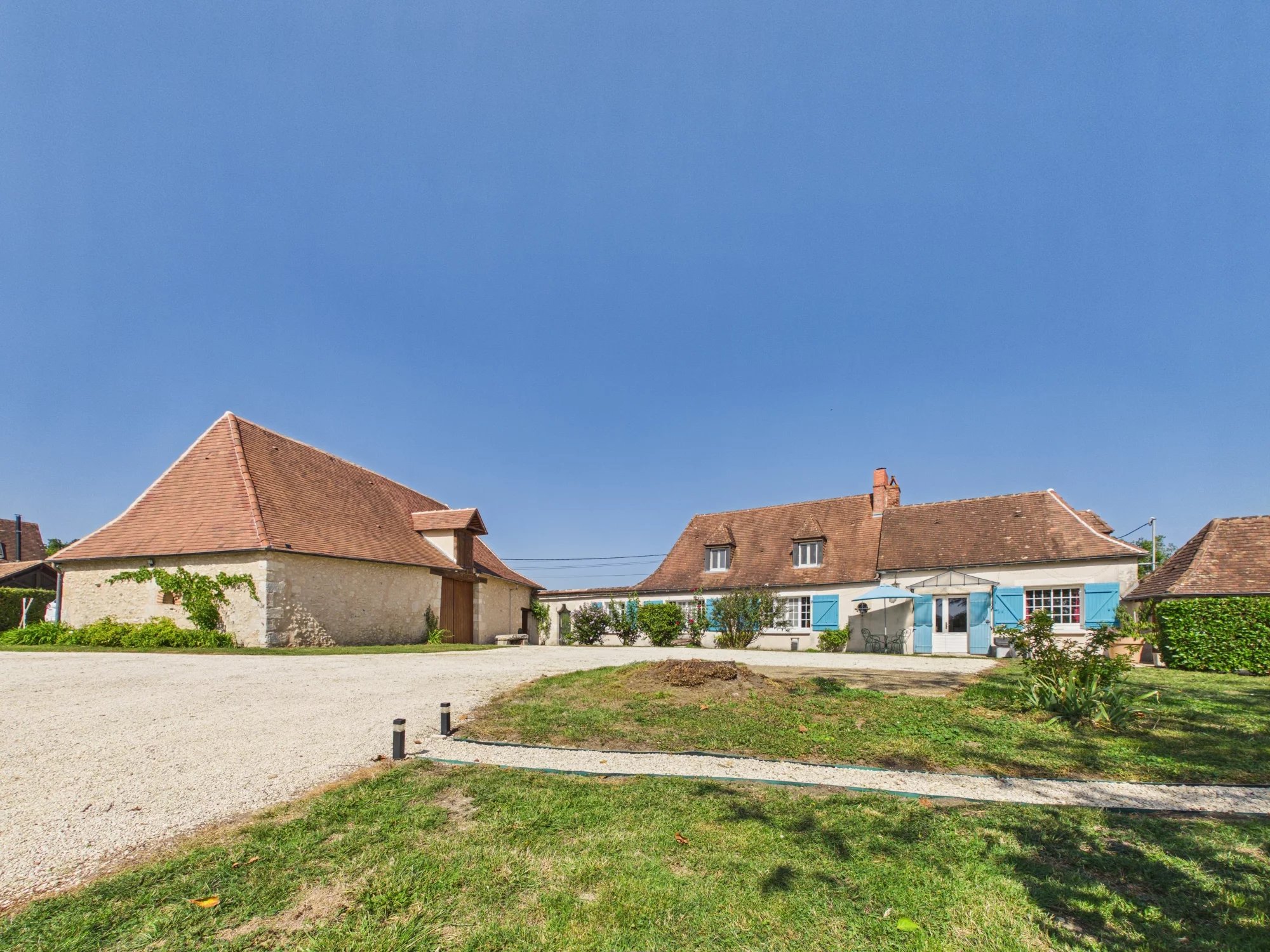 A beautiful house and guest house in a beautiful place, Nouvelle-Aquitaine – France – BVI87090