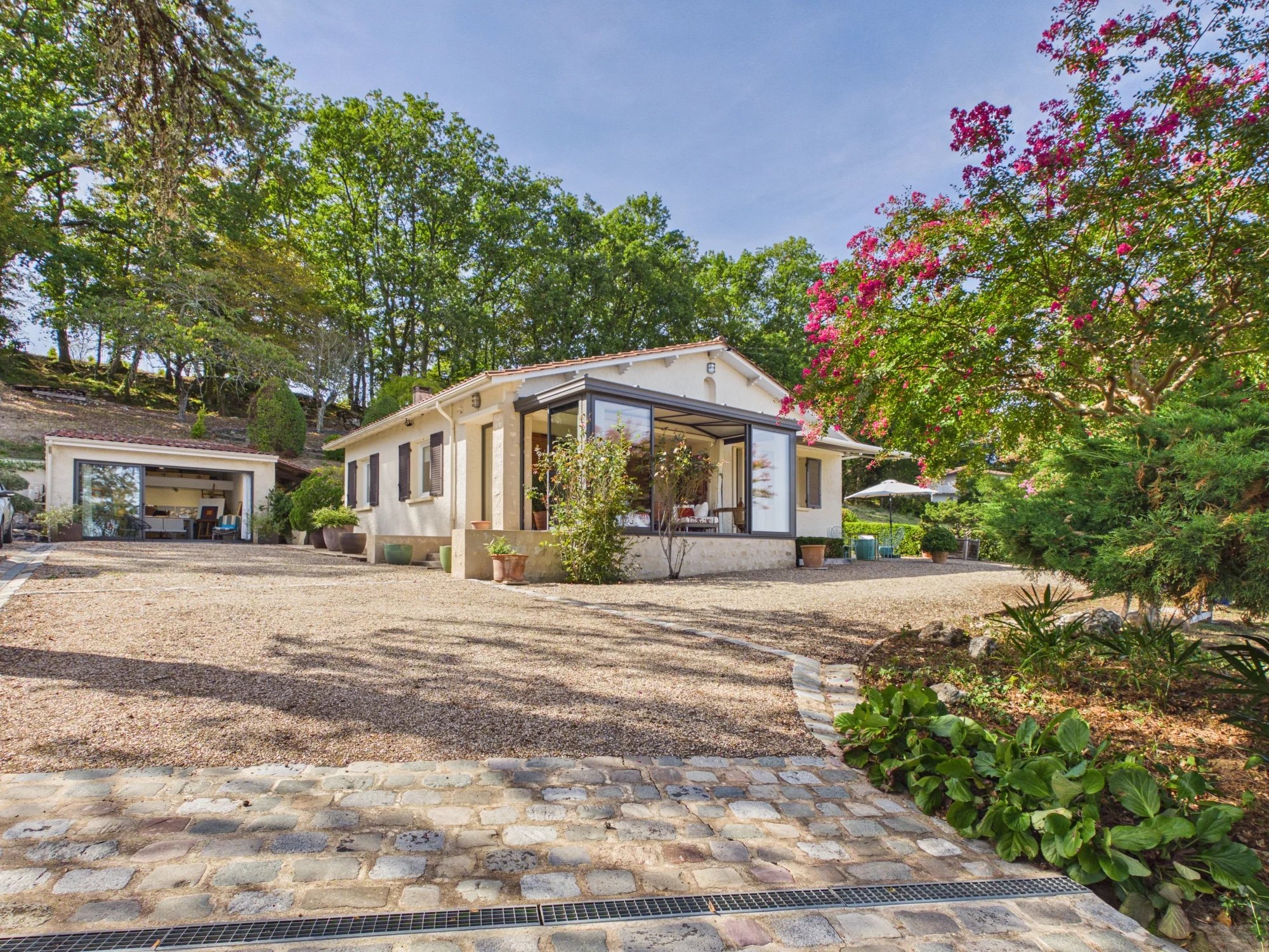 Charming family home with outbuilding and grounds – well worth a visit., Nouvelle-Aquitaine – France – BVI87122