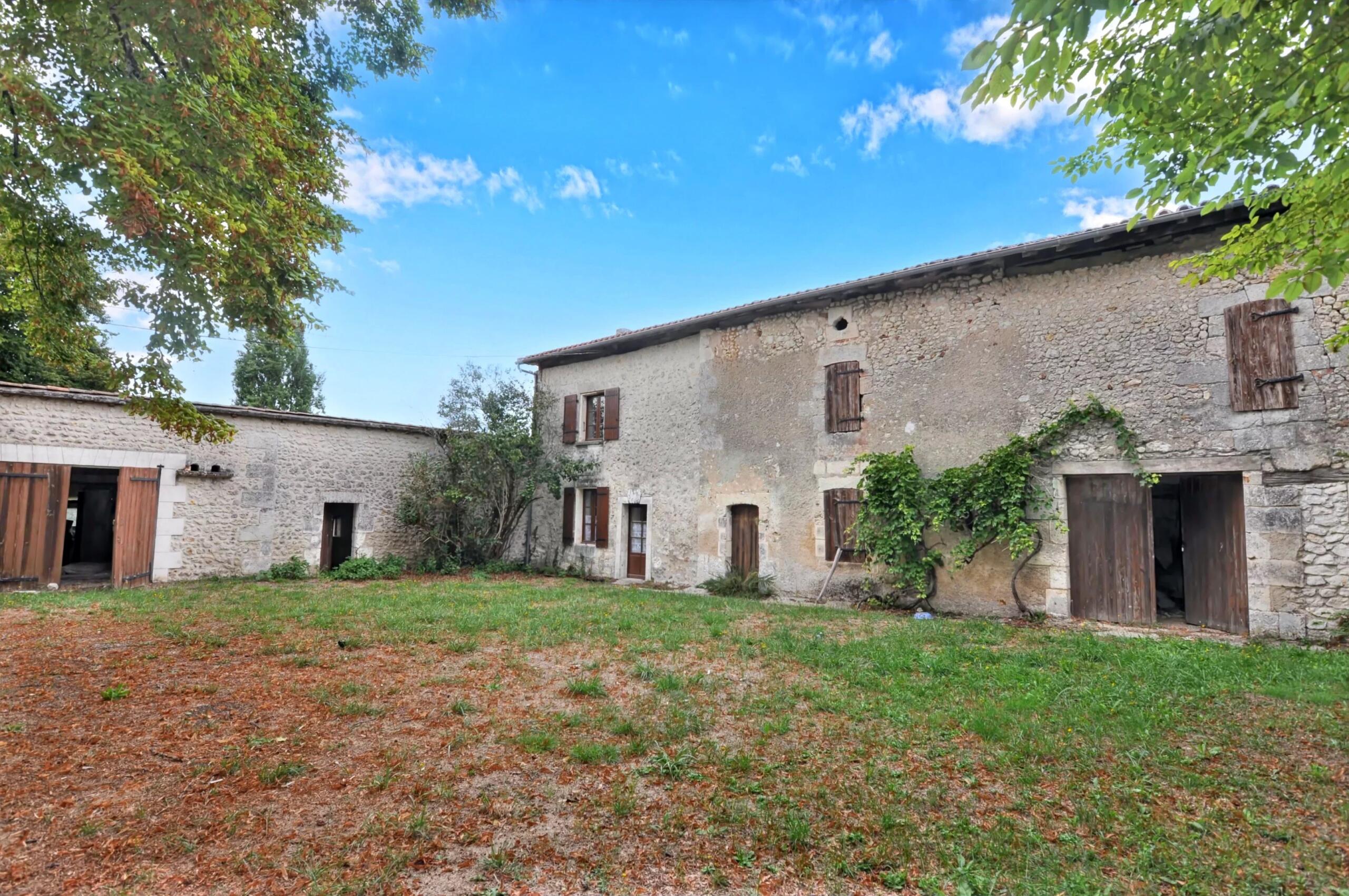 80m² house to retore and expand on 1.3 ha of land, Nouvelle-Aquitaine – France – BVI87169