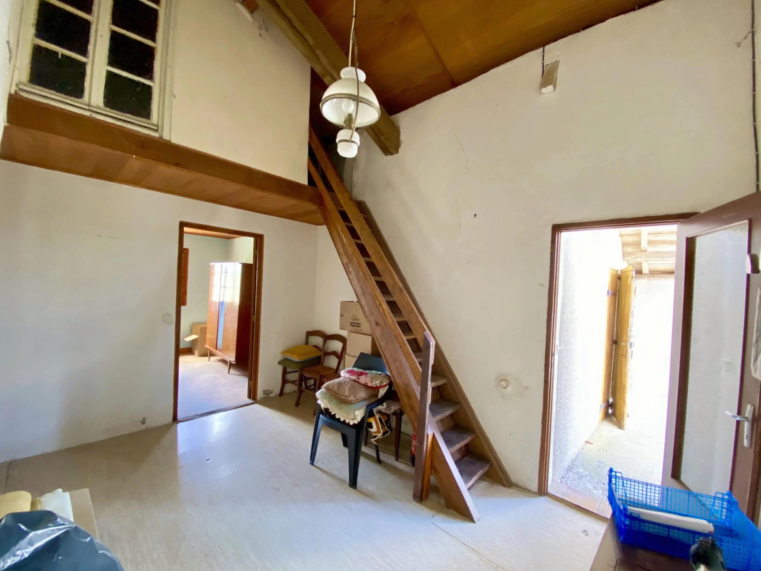 Charming renovation project just a short walk from Monflanquin, Nouvelle-Aquitaine – France – BVI87165