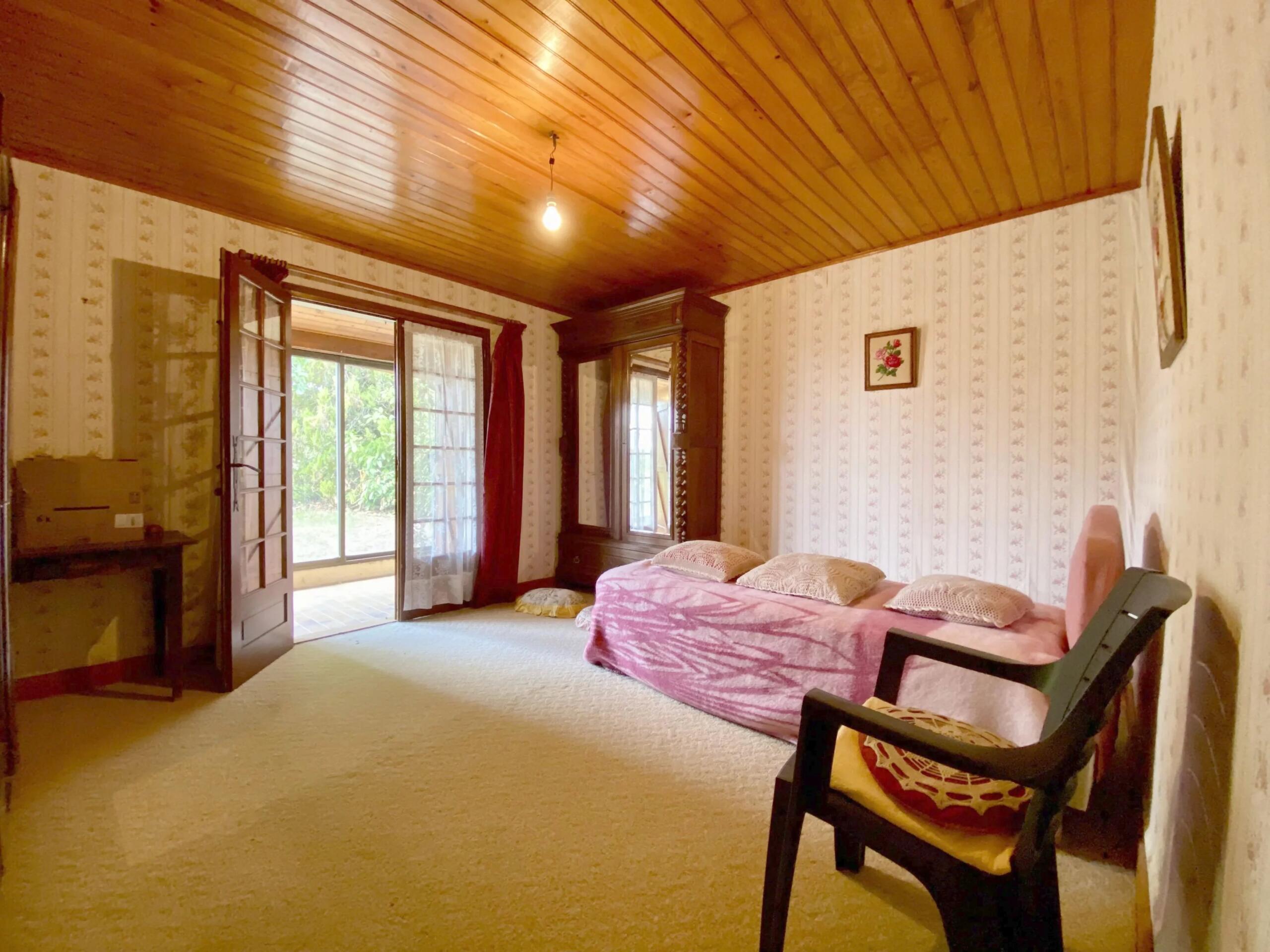 Charming renovation project just a short walk from Monflanquin, Nouvelle-Aquitaine – France – BVI87165