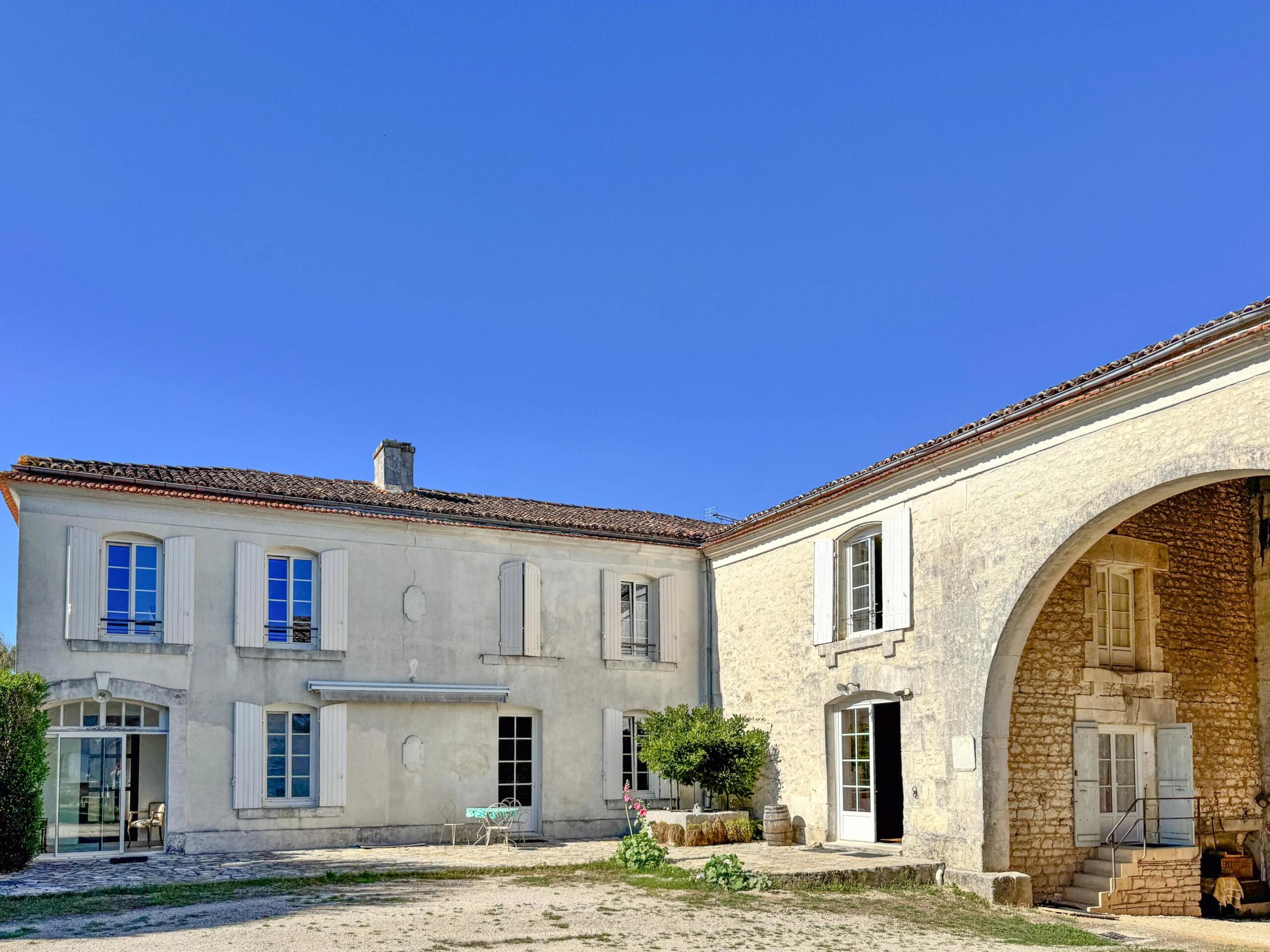 Former Cognac estate with outbuildings, alembic and pool, Nouvelle-Aquitaine – France – BVI87262