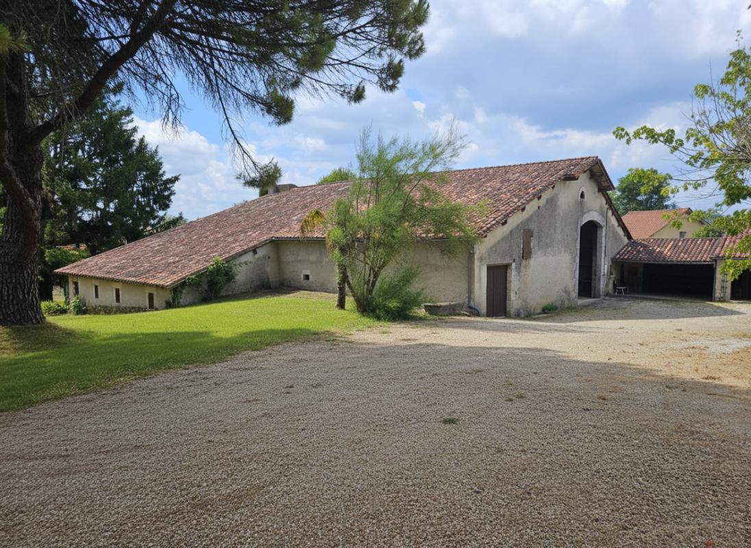 grange in Riberac, Dordogne, France