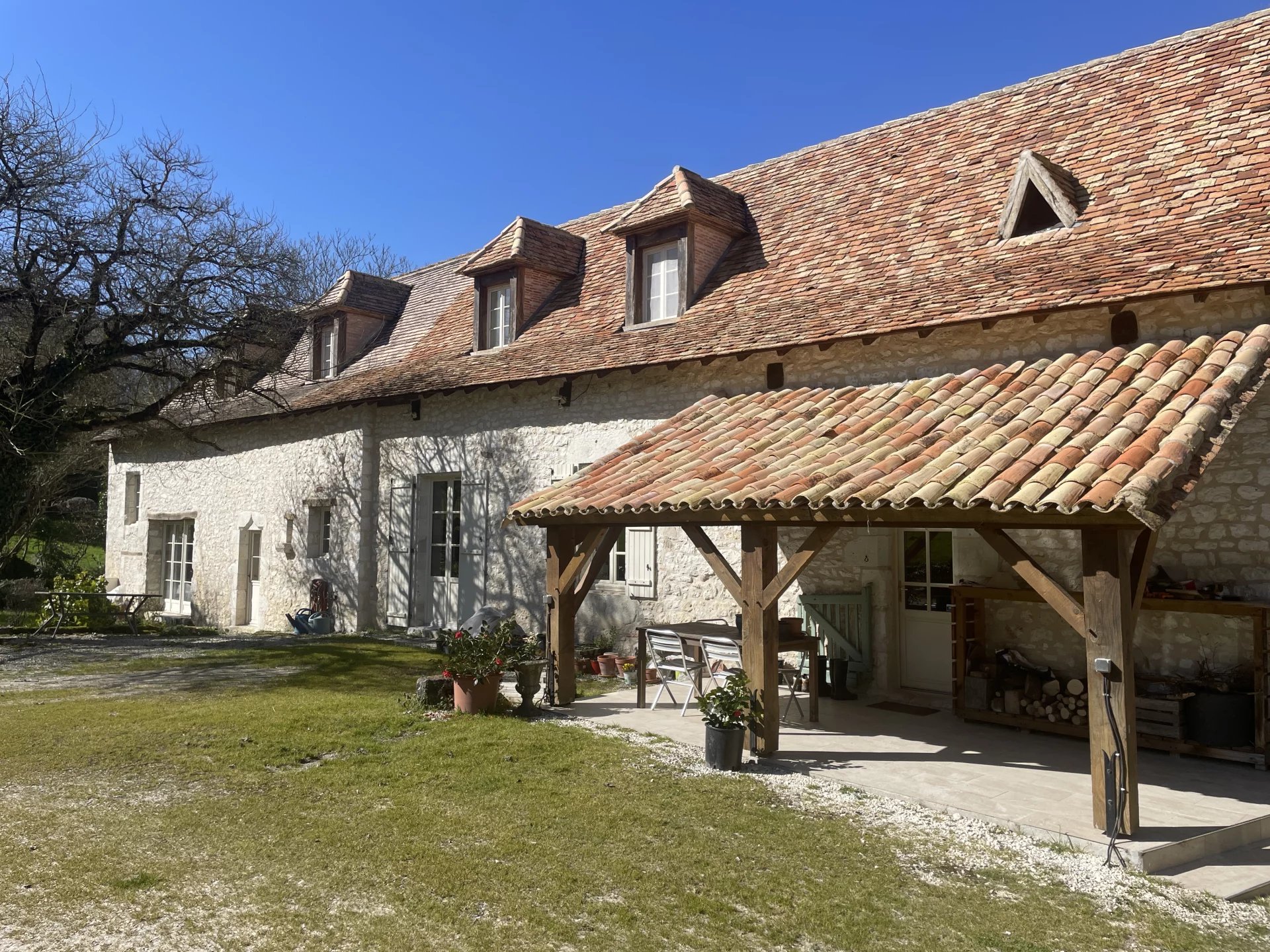 Beautifully renovated Stone House on the edge of a Village, Nouvelle-Aquitaine – France – BVI79873