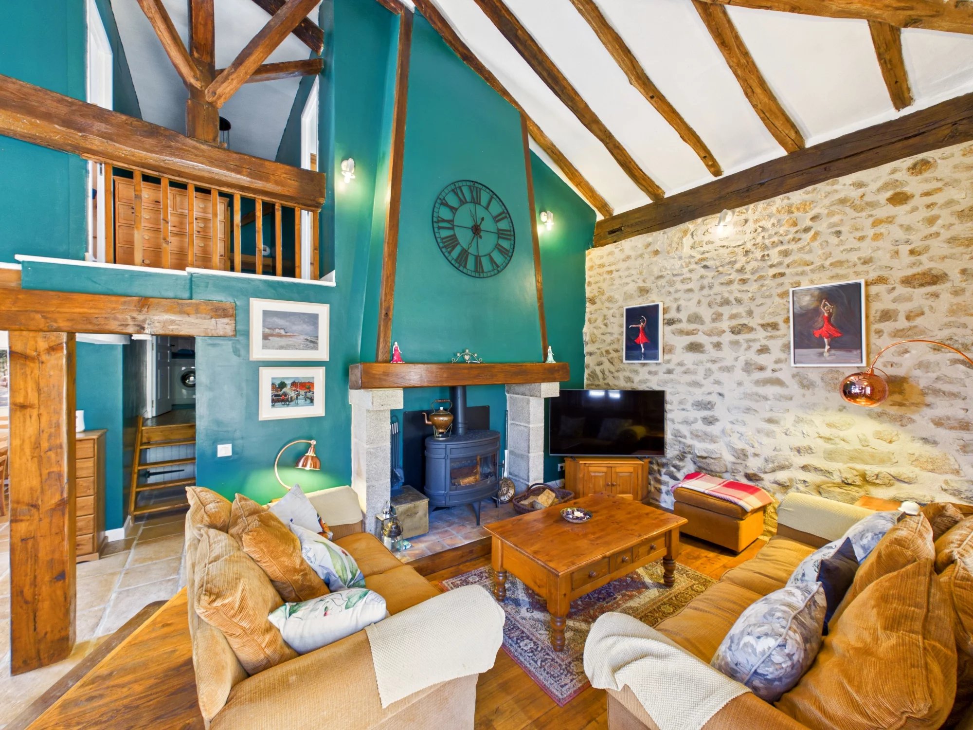 Charming Property with Two Houses, Barn, and Heated Pool, Nouvelle-Aquitaine – France – BVI76695