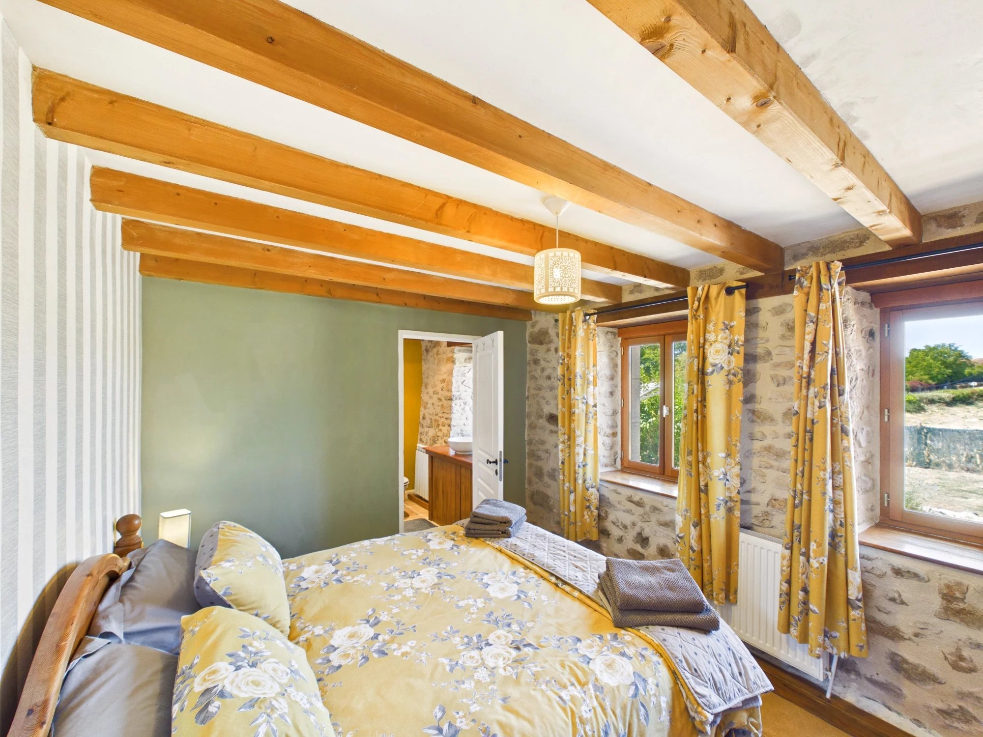 Charming Property with Two Houses, Barn, and Heated Pool, Nouvelle-Aquitaine – France – BVI76695