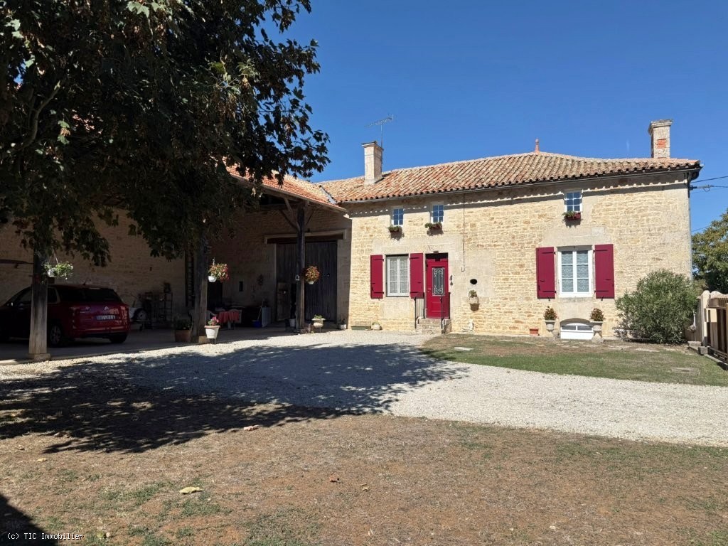 4 bedroom House in Villefagnan, France – r7599