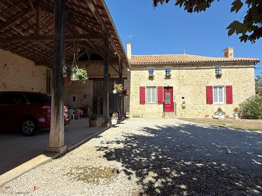 4 bedroom House in Villefagnan, France – r7599
