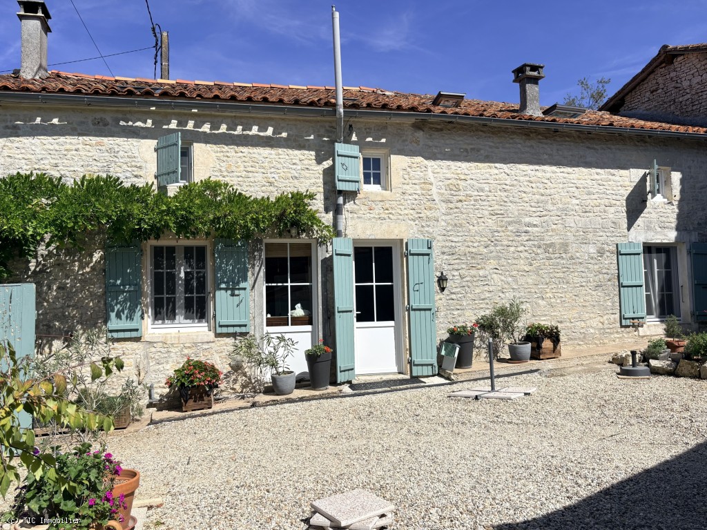 3 bedroom House in Aunac, France – r7598