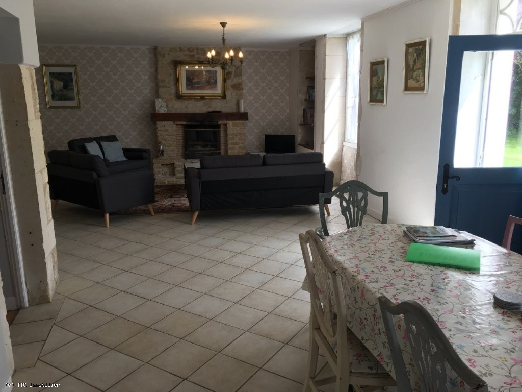 9 bedroom House in Sauze-Vaussais, Sauzé-Vaussais, France – r7595