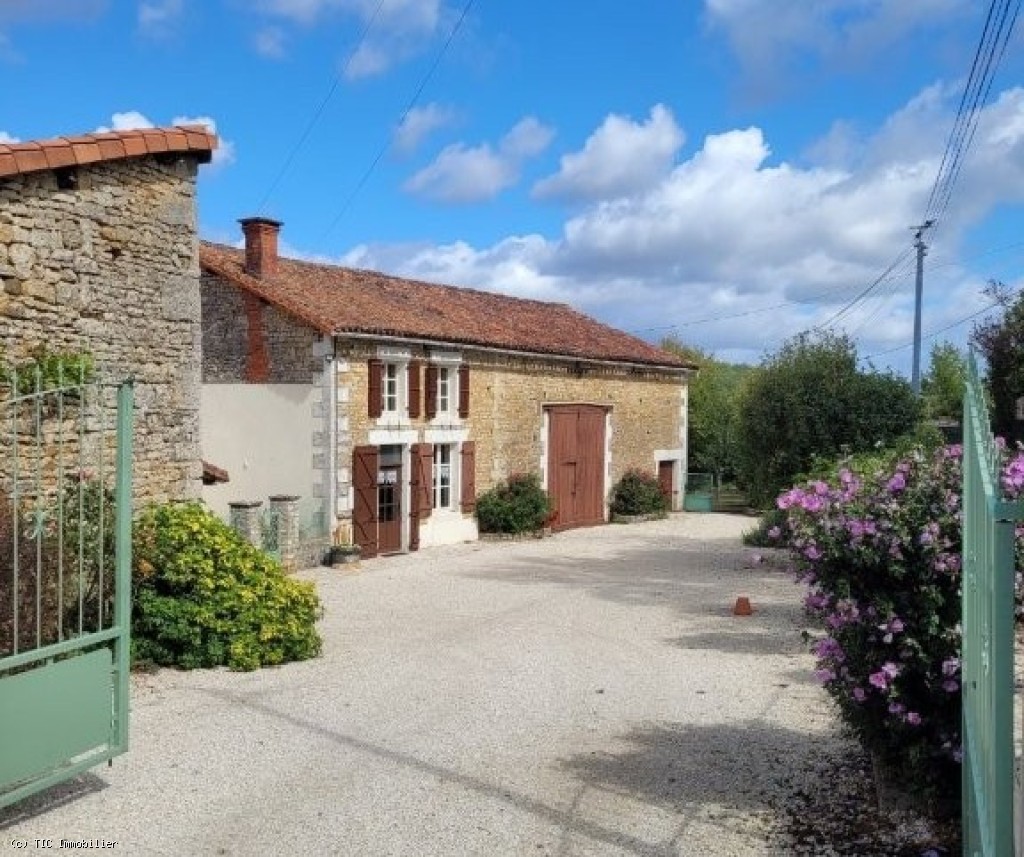 3 bedroom House in Nanteuil-En-Vallee, Nanteuil-En-Vallée, France – r7587