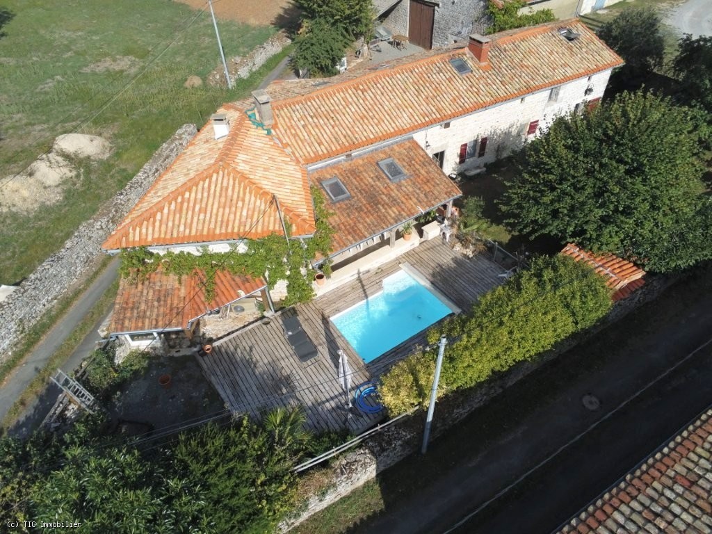 4 bedroom House in Sauze-Vaussais, Sauzé-Vaussais, France – r7582