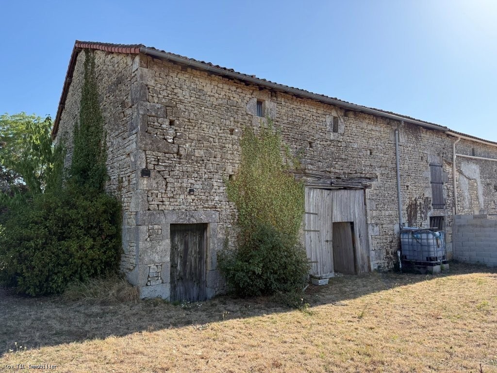 House in Ruffec, France – r7570